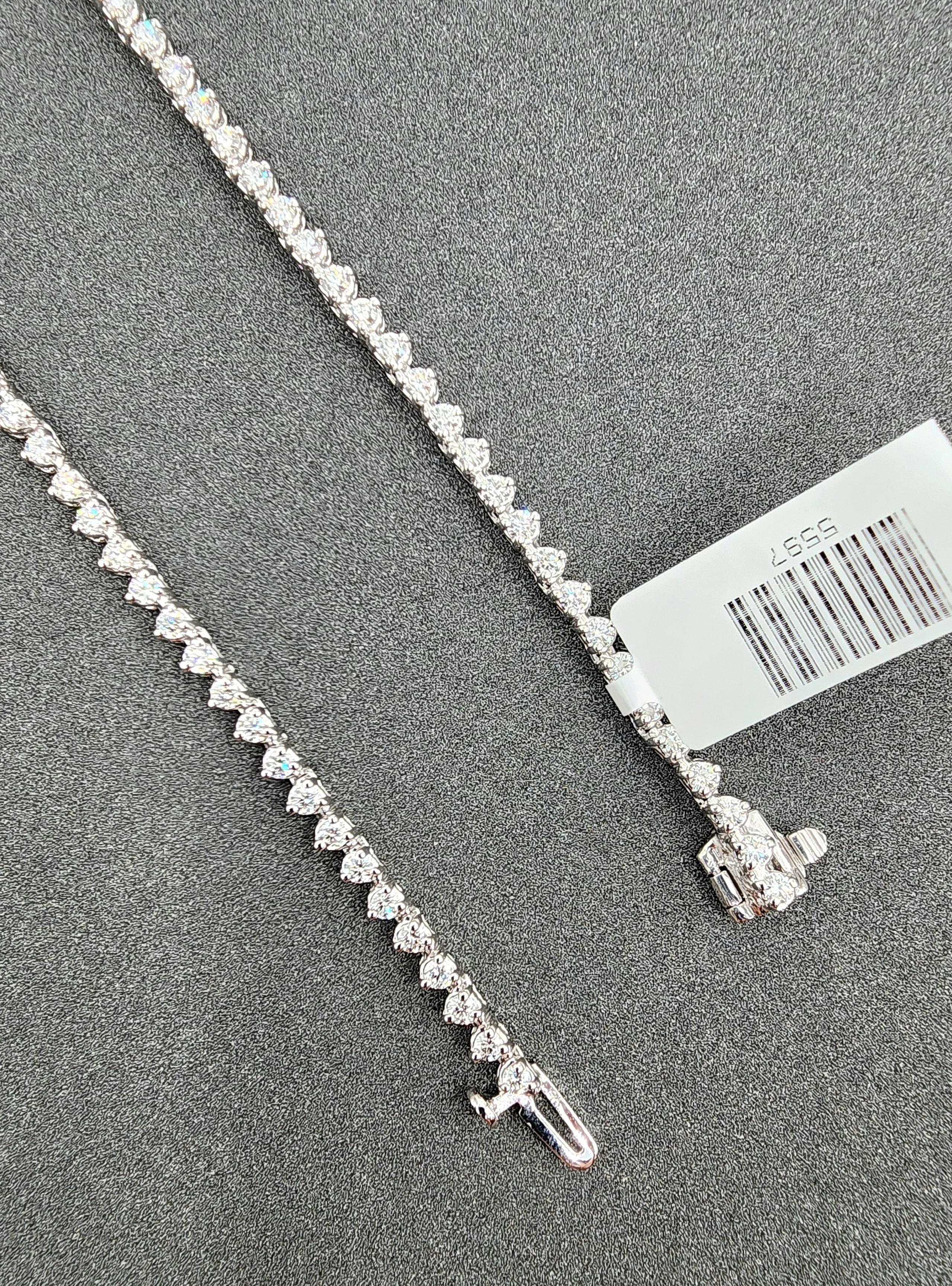 Femenino o masculino Collar de tenis con diamantes de 4.42 quilates en venta