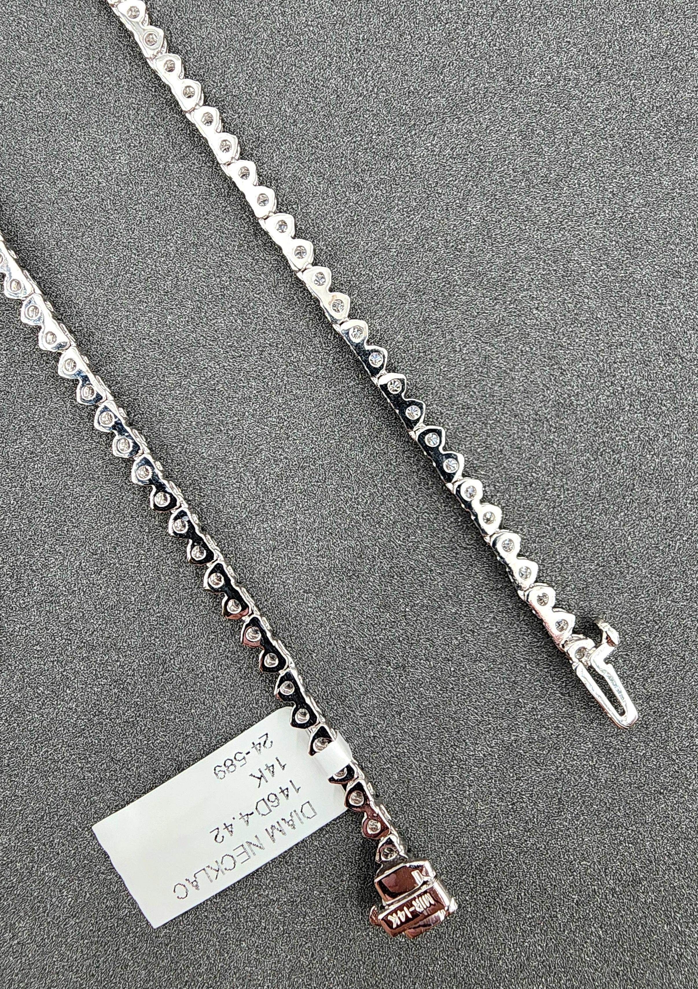 Collar de tenis con diamantes de 4.42 quilates en venta 1