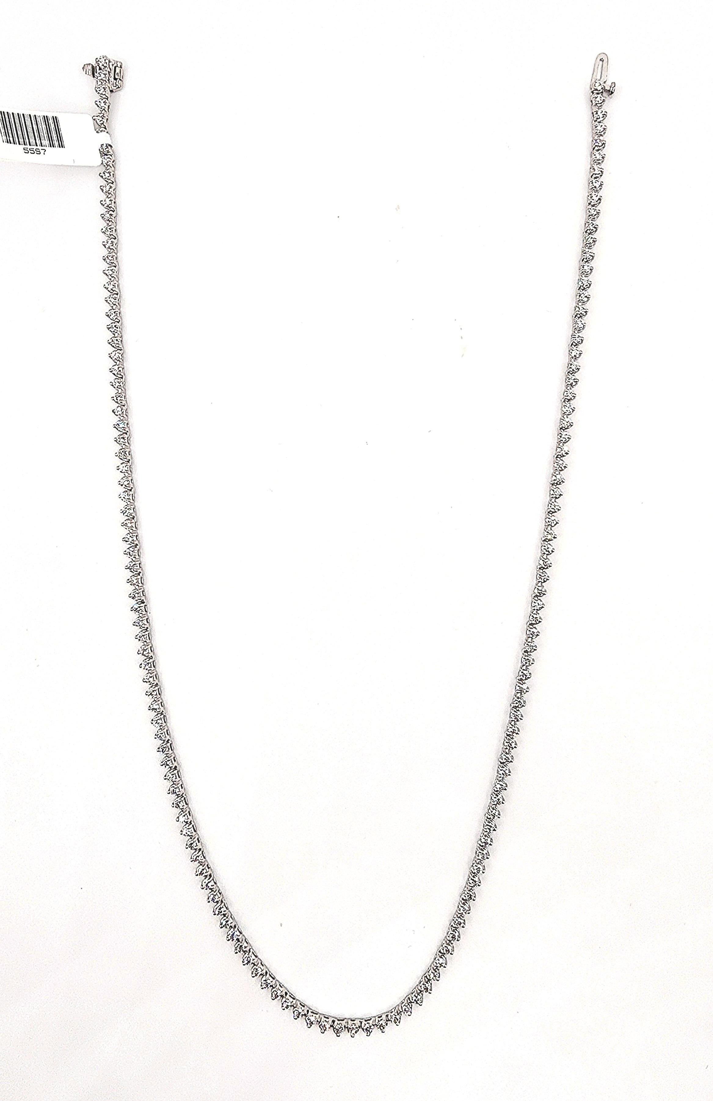 Collar de tenis con diamantes de 4.42 quilates en venta 3