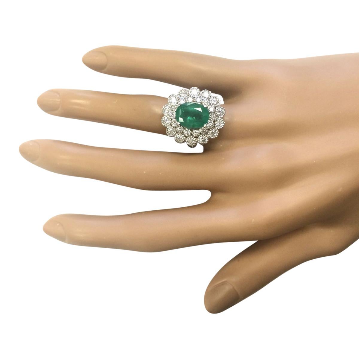 Natural Emerald Diamond Ring In 14 Karat White Gold In New Condition For Sale In Manhattan Beach, CA