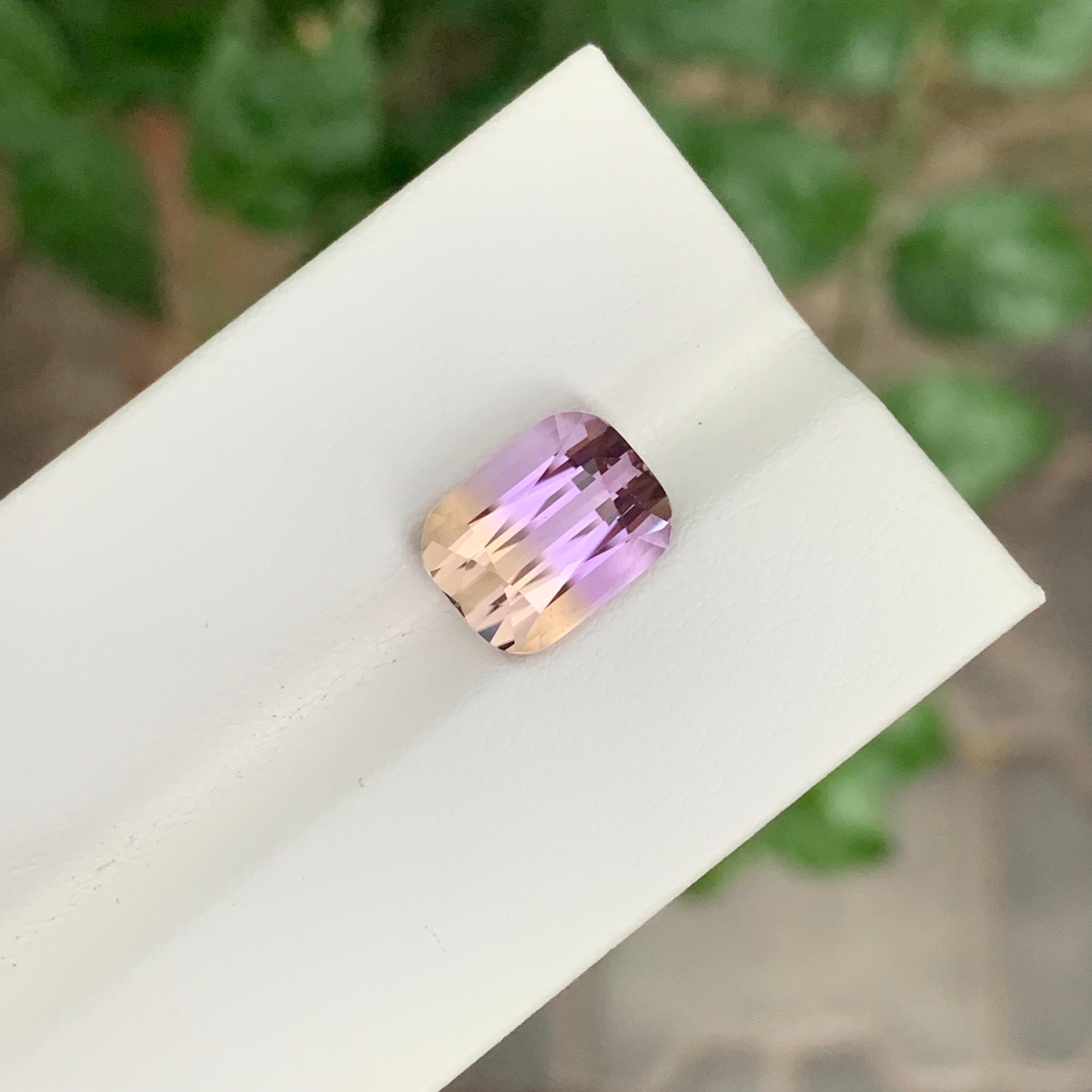 Ametrina facetada

Peso: 4,43 quilates
Dimensión; 11 x 8,5 x 6,6 Mm
Origen: Brasil
Color: morado y amarillo
Forma: Cojín
Tratamiento: No
Certficado: A petición
.
El ametrino es una gema única y cautivadora que muestra una armoniosa mezcla de dos