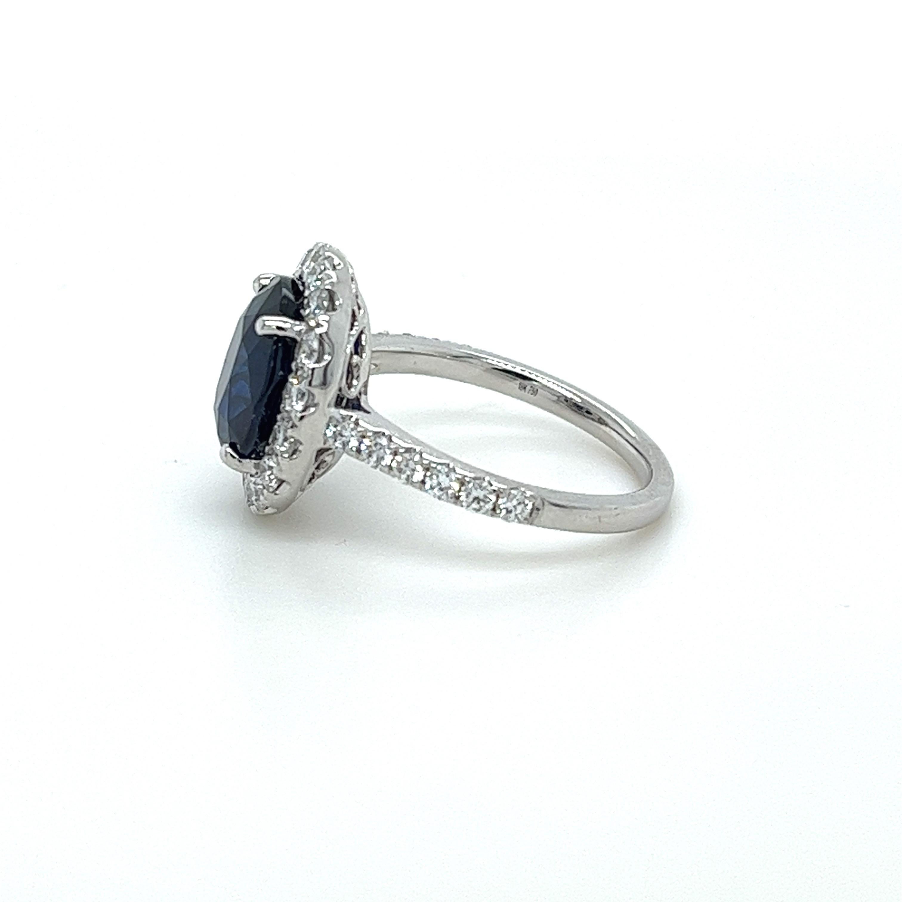Modern 4.43 Carat Oval Ceylon sapphire & Diamond Halo Ring in 18 Karat White Gold For Sale