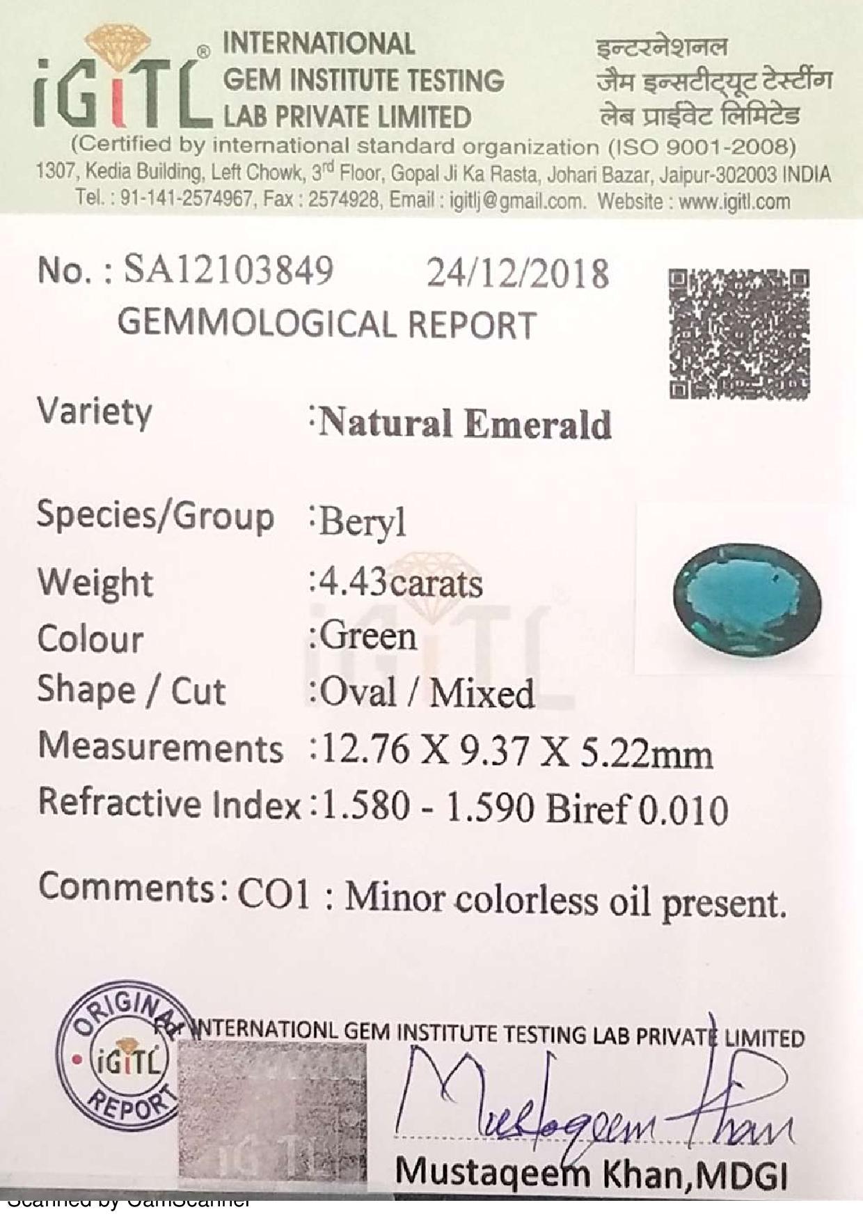Oval Cut 4.43 Ct Weight Oval Shaped Green Color IGITL Certified Emerald Gemstone Pendant For Sale