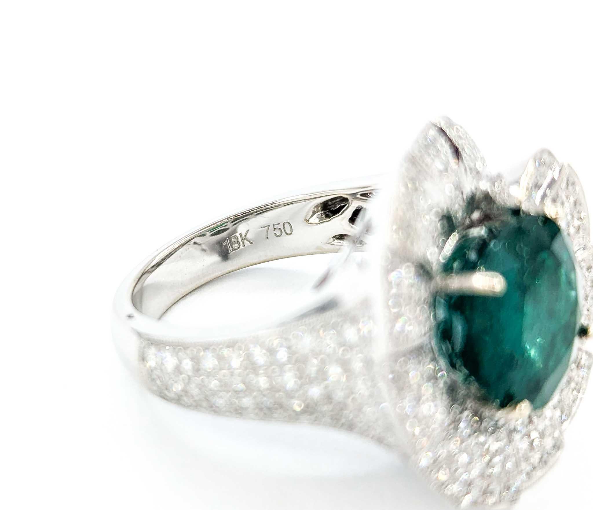 4,43 Karat Smaragdring mit Diamanten aus 18 Karat Weißgold im Zustand „Hervorragend“ in Bloomington, MN