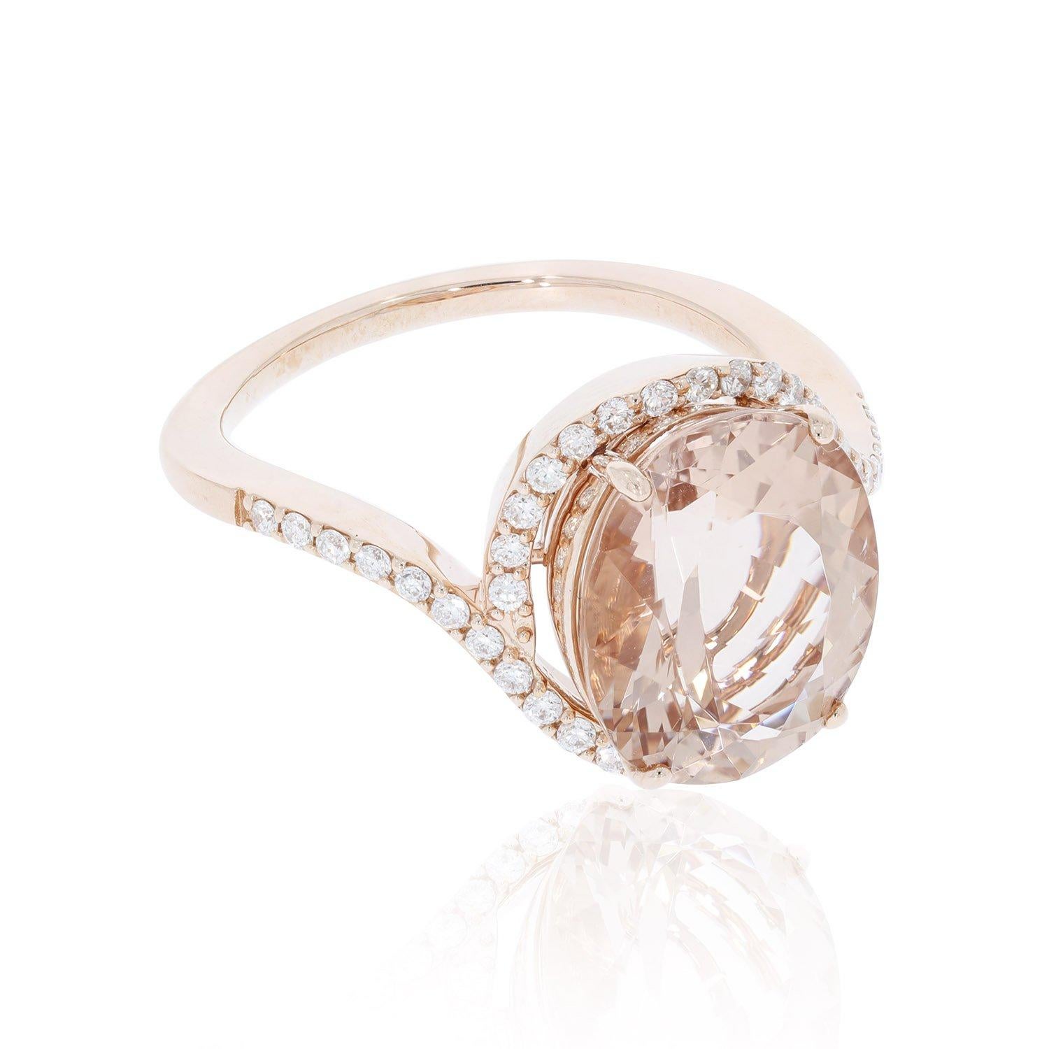 4.43ct Morganite Ring with 0.27Tct Diamonds Set in 14k Rose Gold In New Condition For Sale In New York, NY
