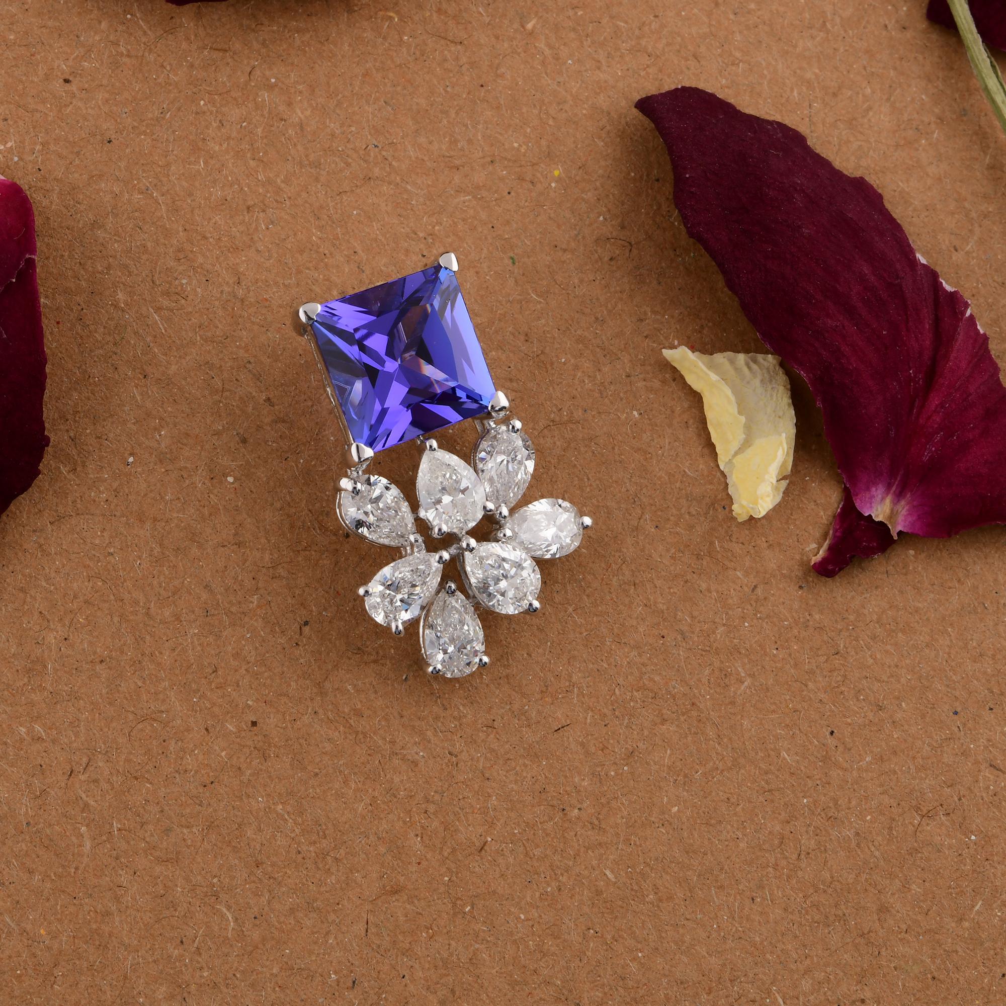 Ciondolo con tanzanite taglio principessa e petali di diamanti naturali in oro massiccio 18 carati 4,43 tcw In condizioni Nuovo in vendita a Diera, Dubai