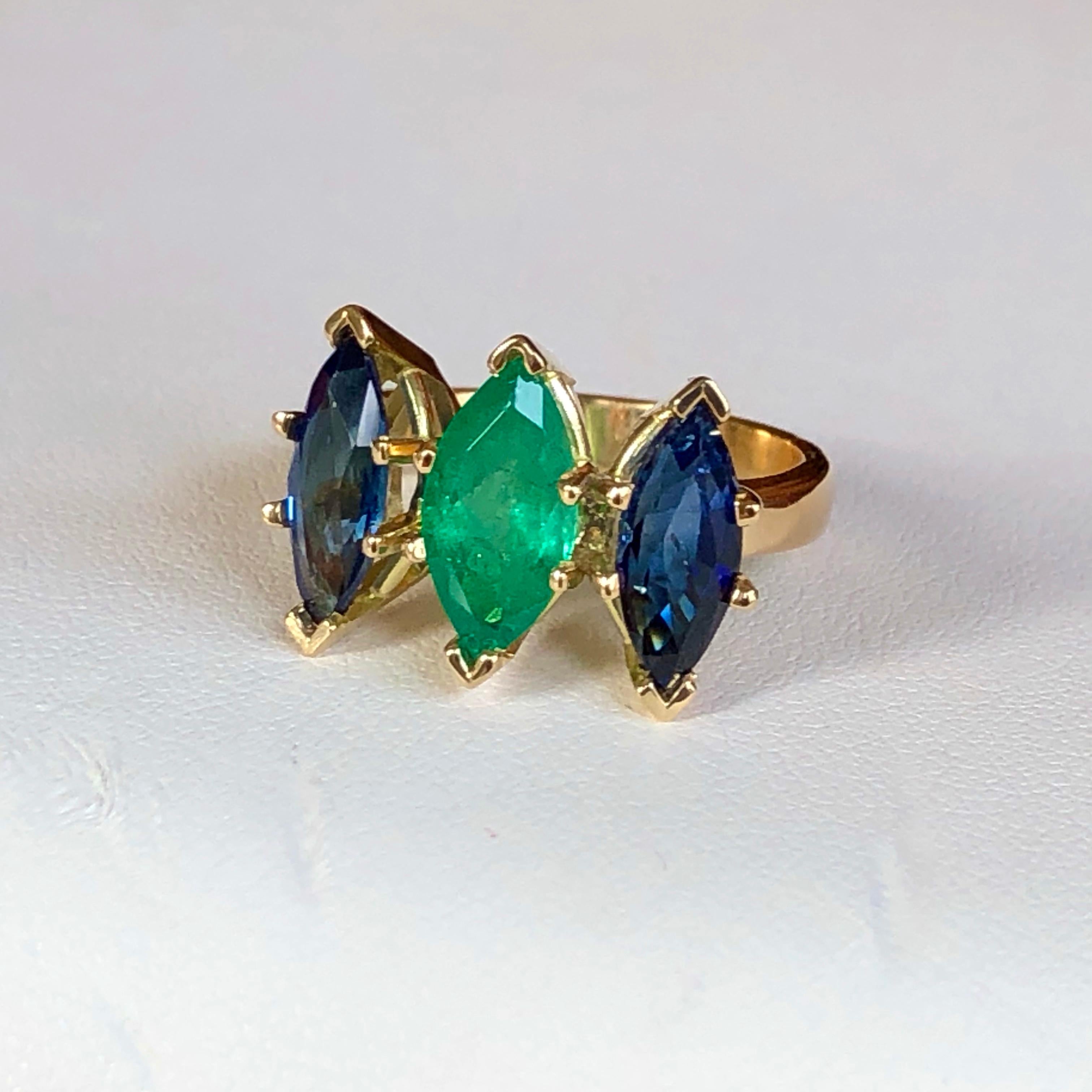 4.44 Carat Marquise Cut Ceylon Sapphire and Colombian Emerald Ring 18 Karat 3