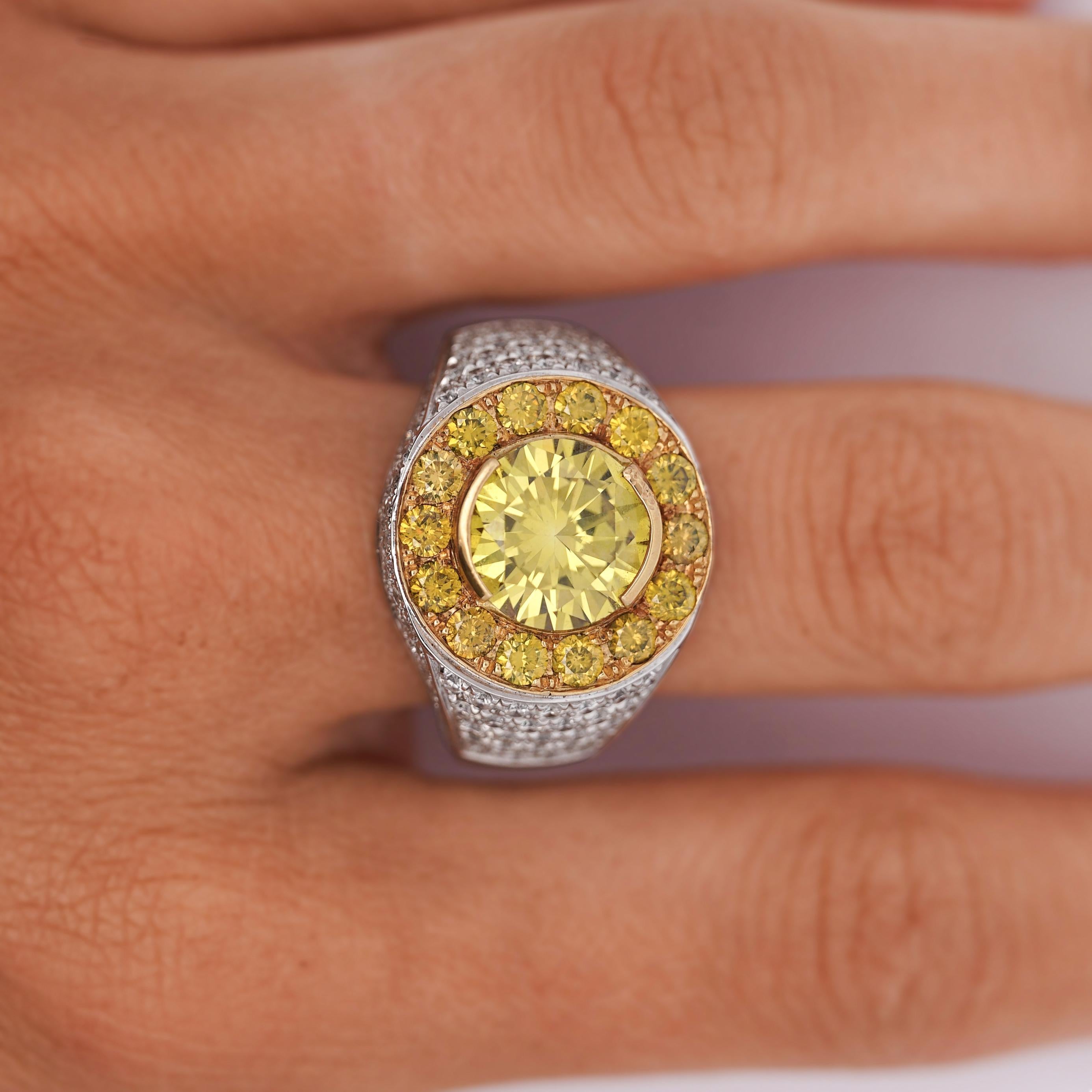 Anello da uomo con diamante giallo taglio rotondo in oro 18 carati da 4,44 carati in vendita 5