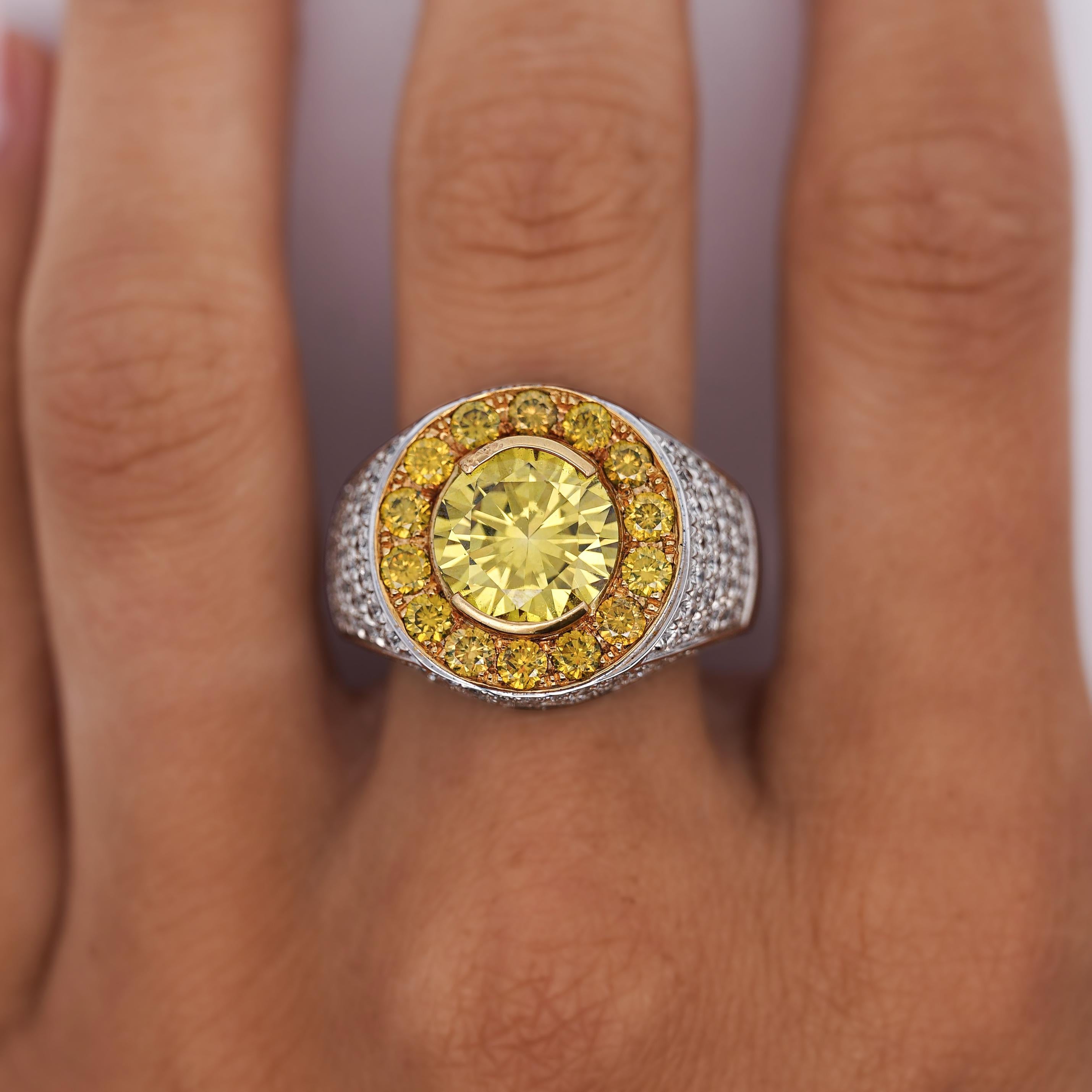 Taglio rotondo Anello da uomo con diamante giallo taglio rotondo in oro 18 carati da 4,44 carati in vendita