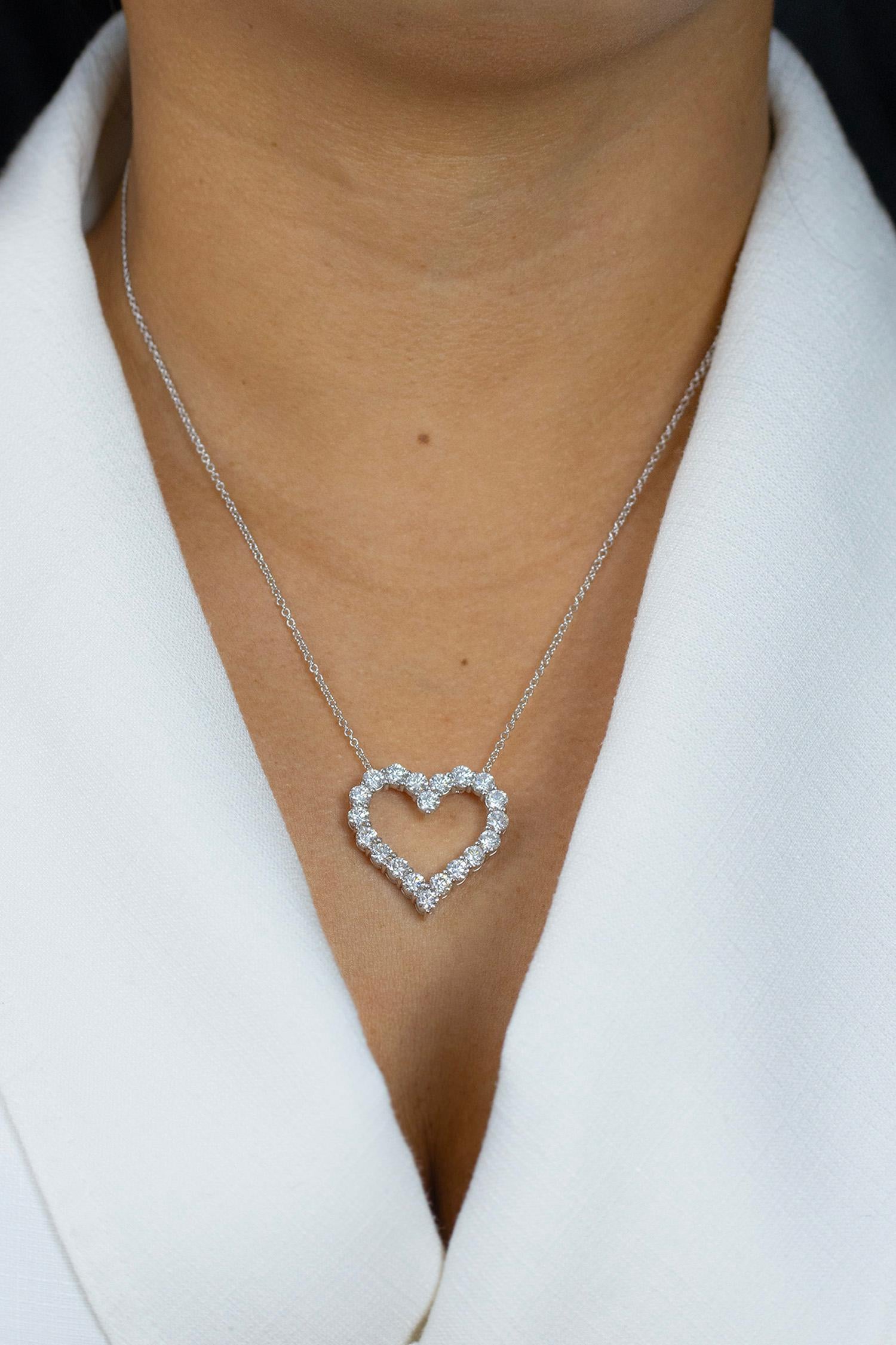 4.44 Carats Total Brilliante Diamond Round Open-Work Heart Pendant Necklace Neuf - En vente à New York, NY