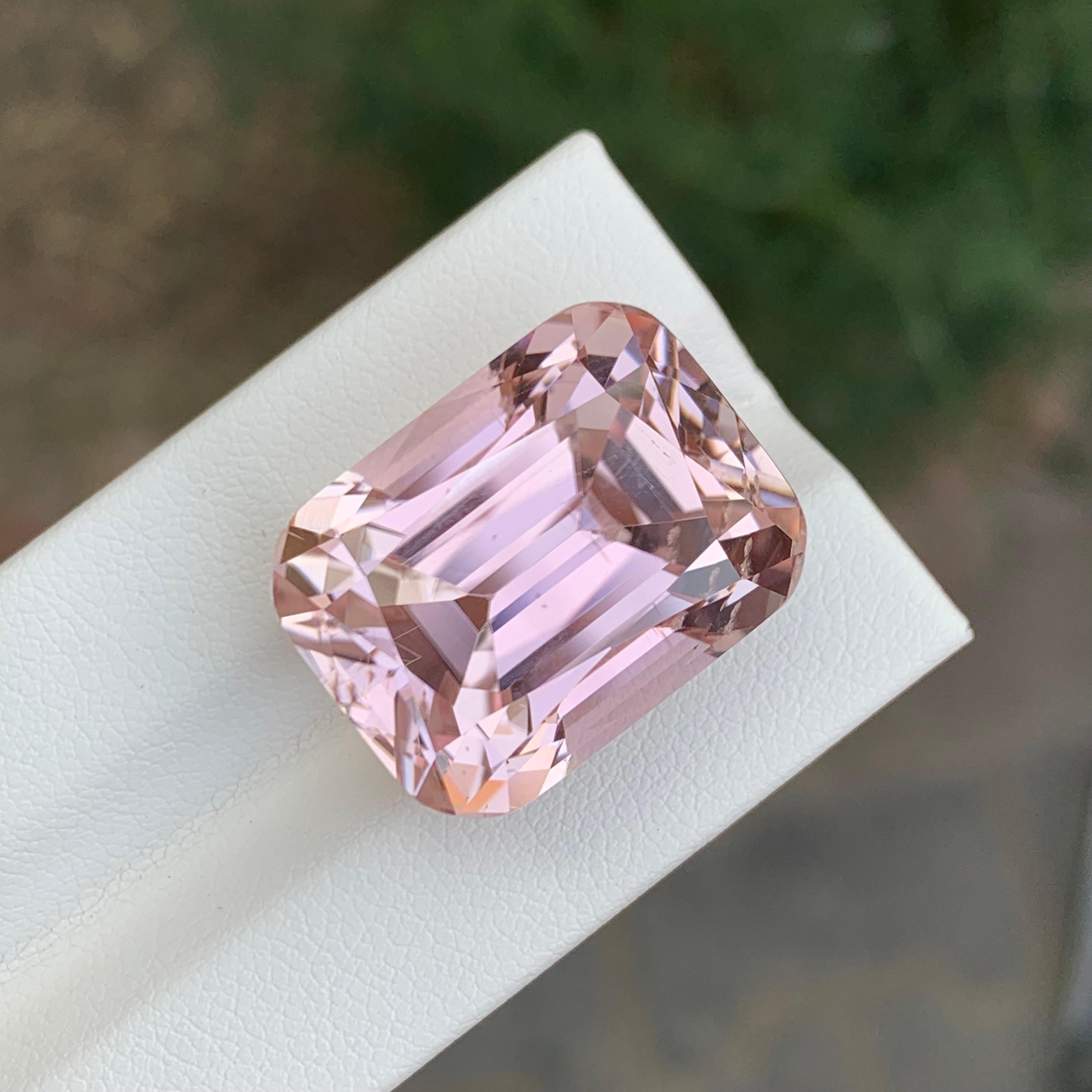 Loser rosa Kunzit

Gewicht: 44,40 Karat
Abmessungen: 21 x 16 x 15,3 mm
Farbe: Rosa
Herkunft: Kunar, Afghanistan
Bescheinigung: Auf Anfrage
Die Form: Kissen 
Behandlung: Wärmeerhöhung 

Kunzit, ein zarter und bezaubernder Edelstein, wird wegen seiner