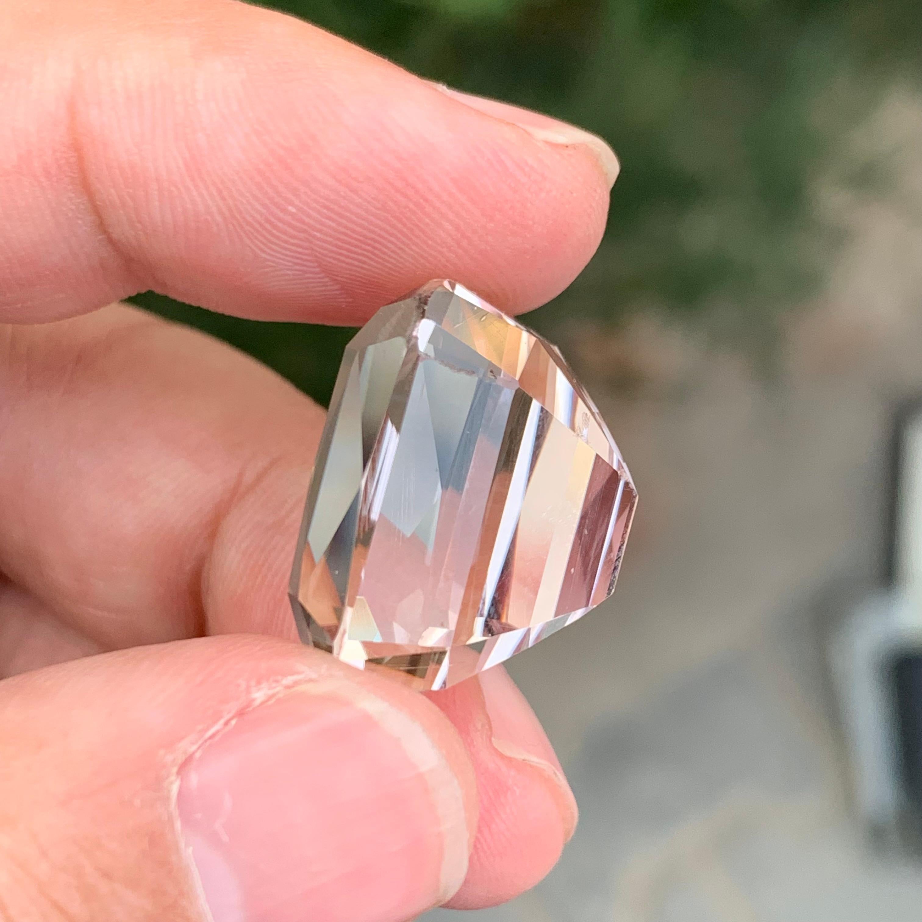 44,40 Karat wunderschöner facettierter Kunzit Cushion Shape Edelstein im Zustand „Neu“ im Angebot in Peshawar, PK