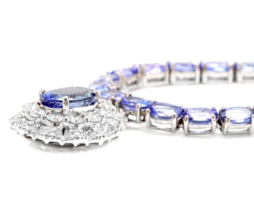 Collana in oro bianco massiccio 14 carati con tanzanite naturale e diamanti 44,40 carati

Un pezzo dall'aspetto straordinario! 

Timbrato: 14K

Peso totale della tanzanite ovale naturale: Circa 43.00 carati 

Misura della tanzanite piccola: 6,00 x