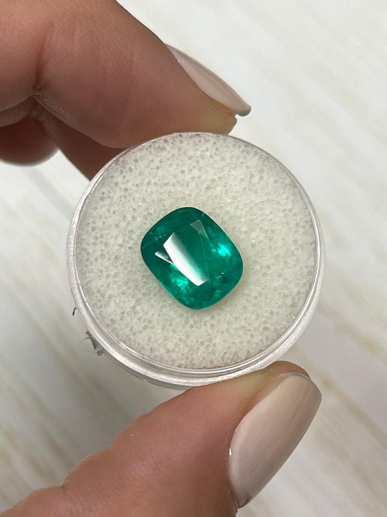 Esmeralda colombiana verde muzo viva de 4,45 quilates 11x9 - Gema alargada talla cojín Corte cojín en venta