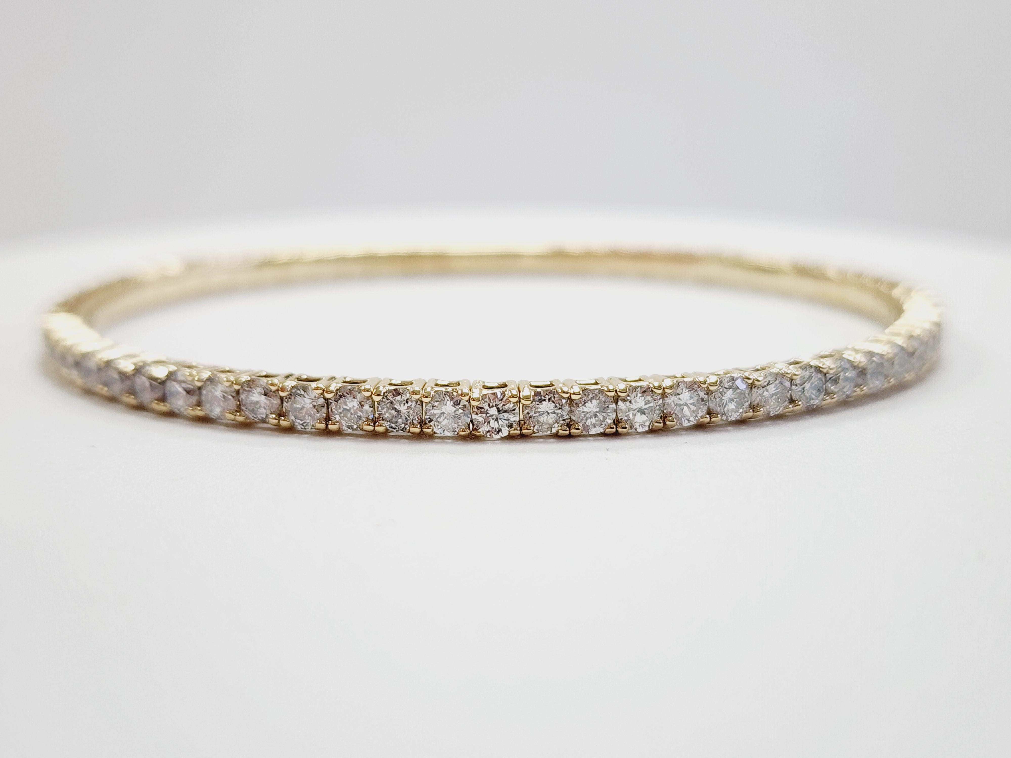 Bracelet souple en or jaune massif 14K avec diamants naturels (4,45 carats)

Ce bracelet souple, élégant et intemporel, est réalisé en or jaune massif 14K, mettant en valeur un cercle complet de diamants naturels. Parfaite pour toutes les occasions,