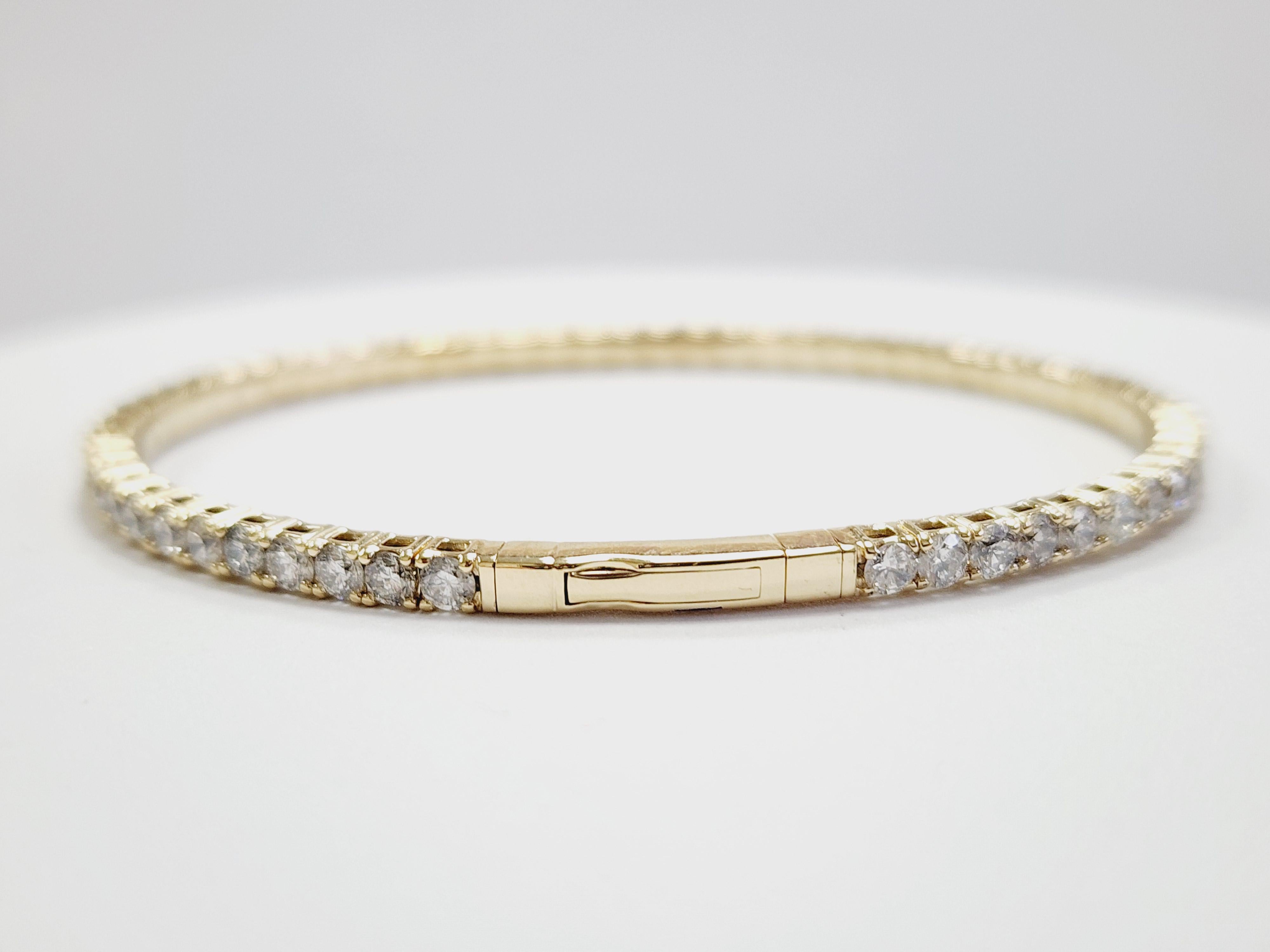 Bracelet jonc souple en or jaune 14 carats avec diamants naturels de 4,45 carats Neuf - En vente à Great Neck Plaza, NY