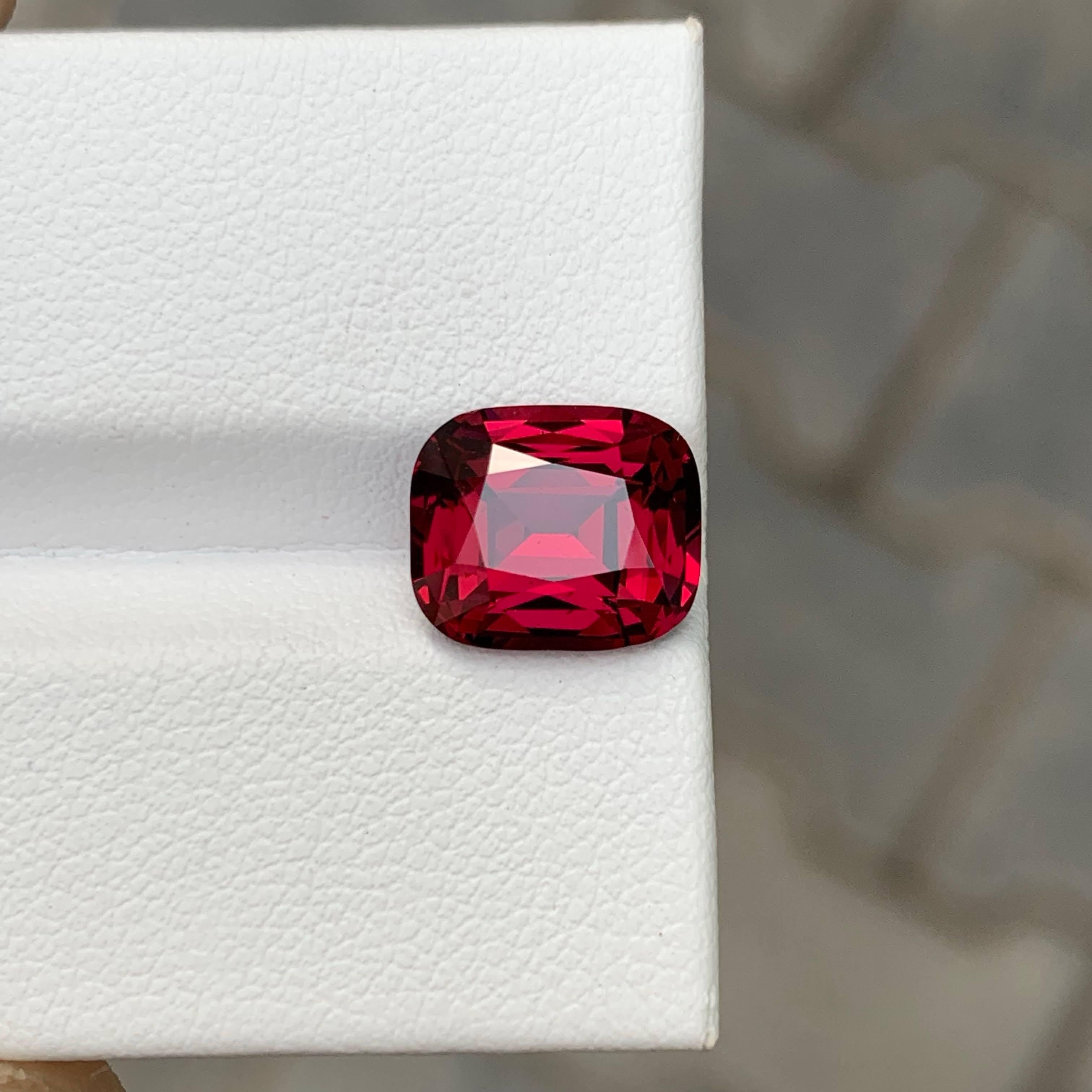 4.45 Carat Natural Loose Bright Red Garnet Stone Cushion Cut Tanzanian Gemstone (pierre précieuse tanzanienne) Neuf - En vente à Bangkok, TH