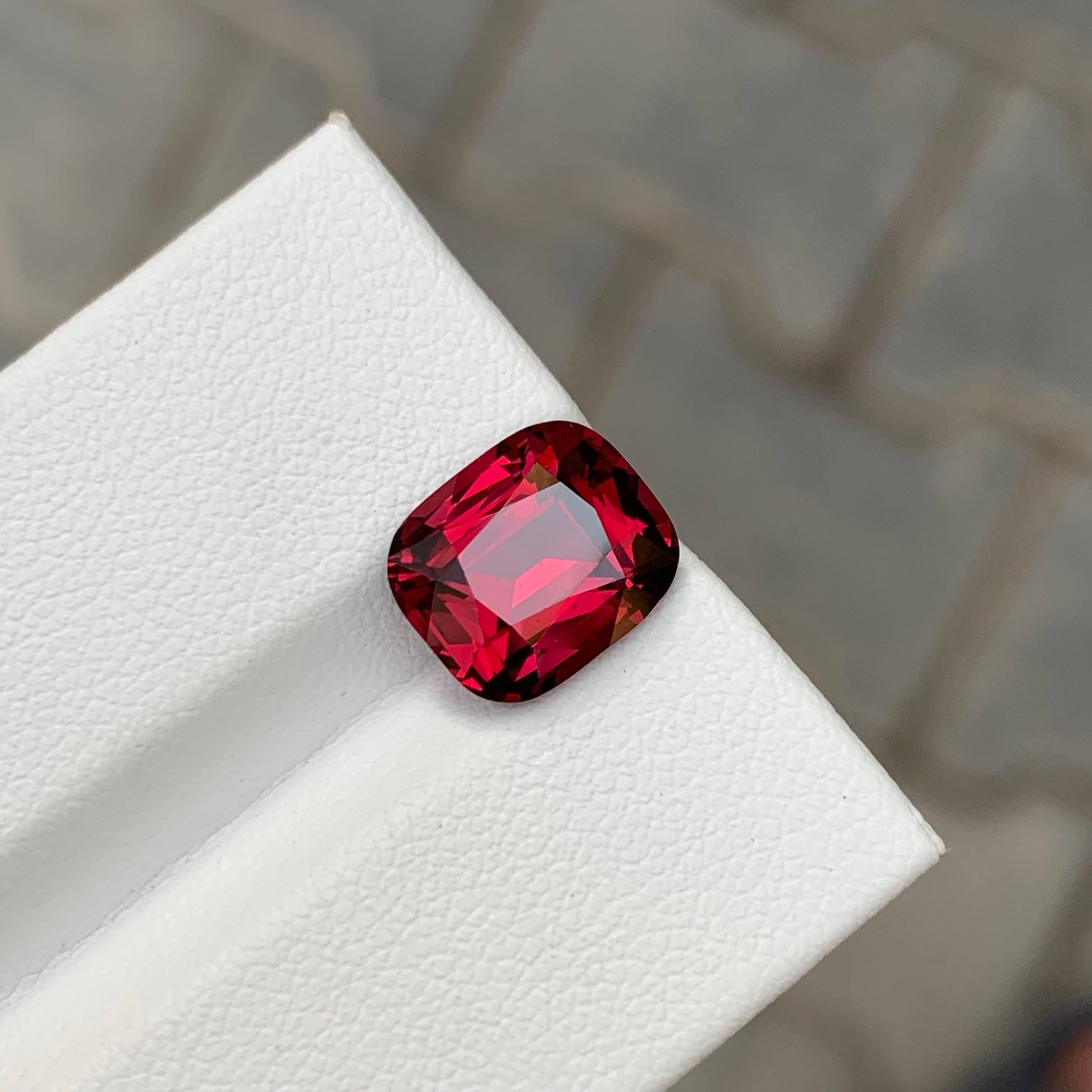 4.45 Carat Natural Loose Bright Red Garnet Stone Cushion Cut Tanzanian Gemstone (pierre précieuse tanzanienne) Unisexe en vente