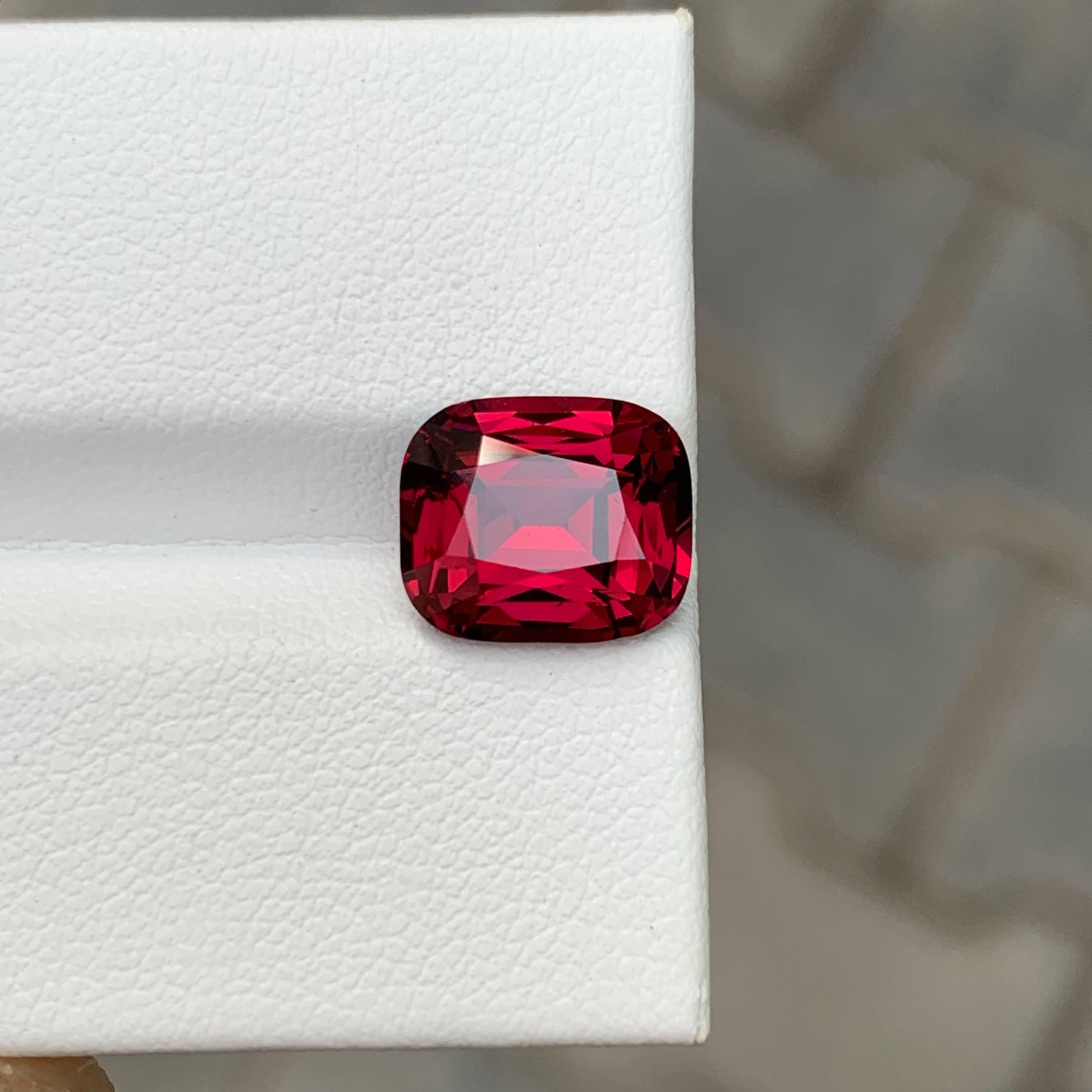 4.45 Carat Natural Loose Bright Red Garnet Stone Cushion Cut Tanzanian Gemstone (pierre précieuse tanzanienne) en vente 1