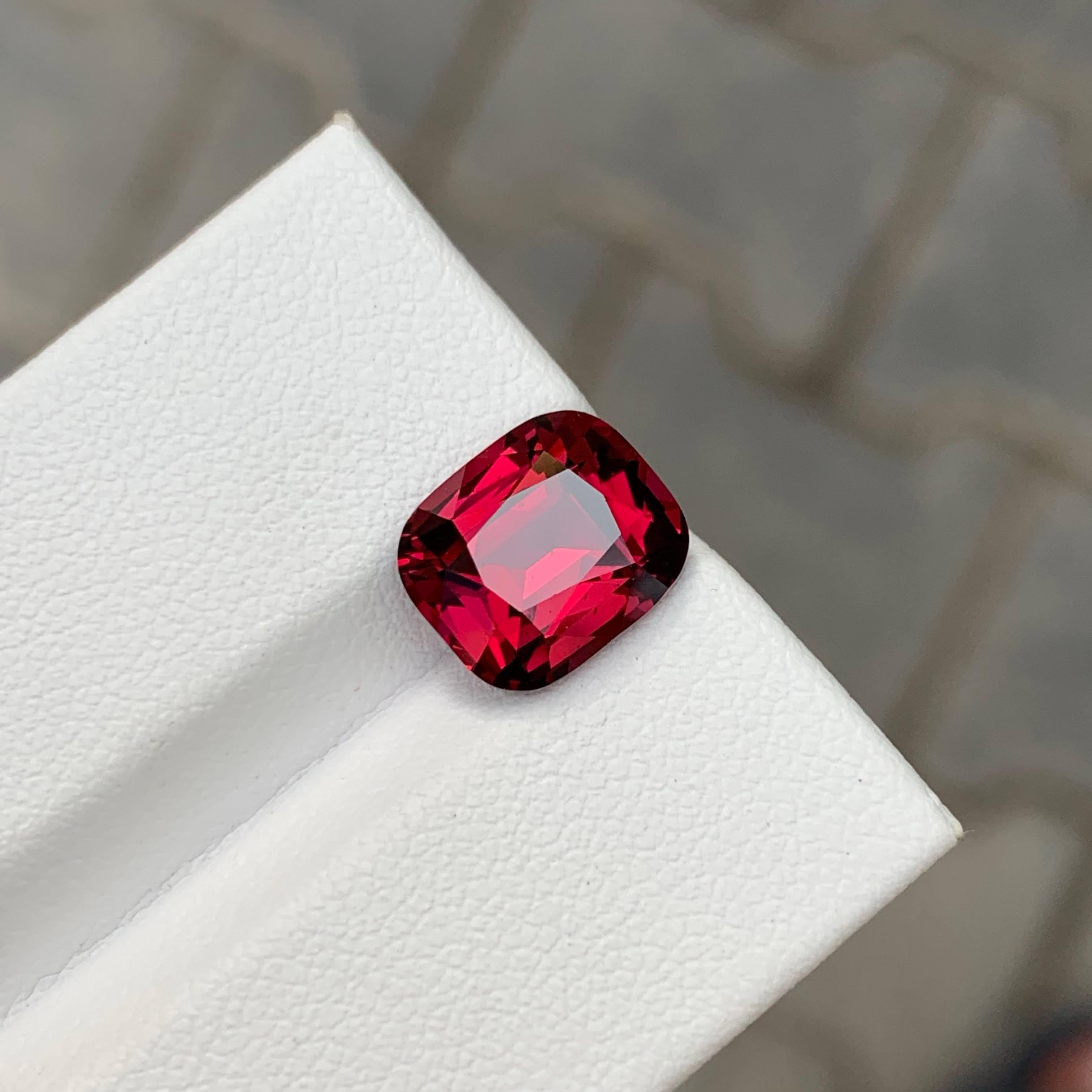 4.45 Carat Natural Loose Bright Red Garnet Stone Cushion Cut Tanzanian Gemstone (pierre précieuse tanzanienne) en vente 2