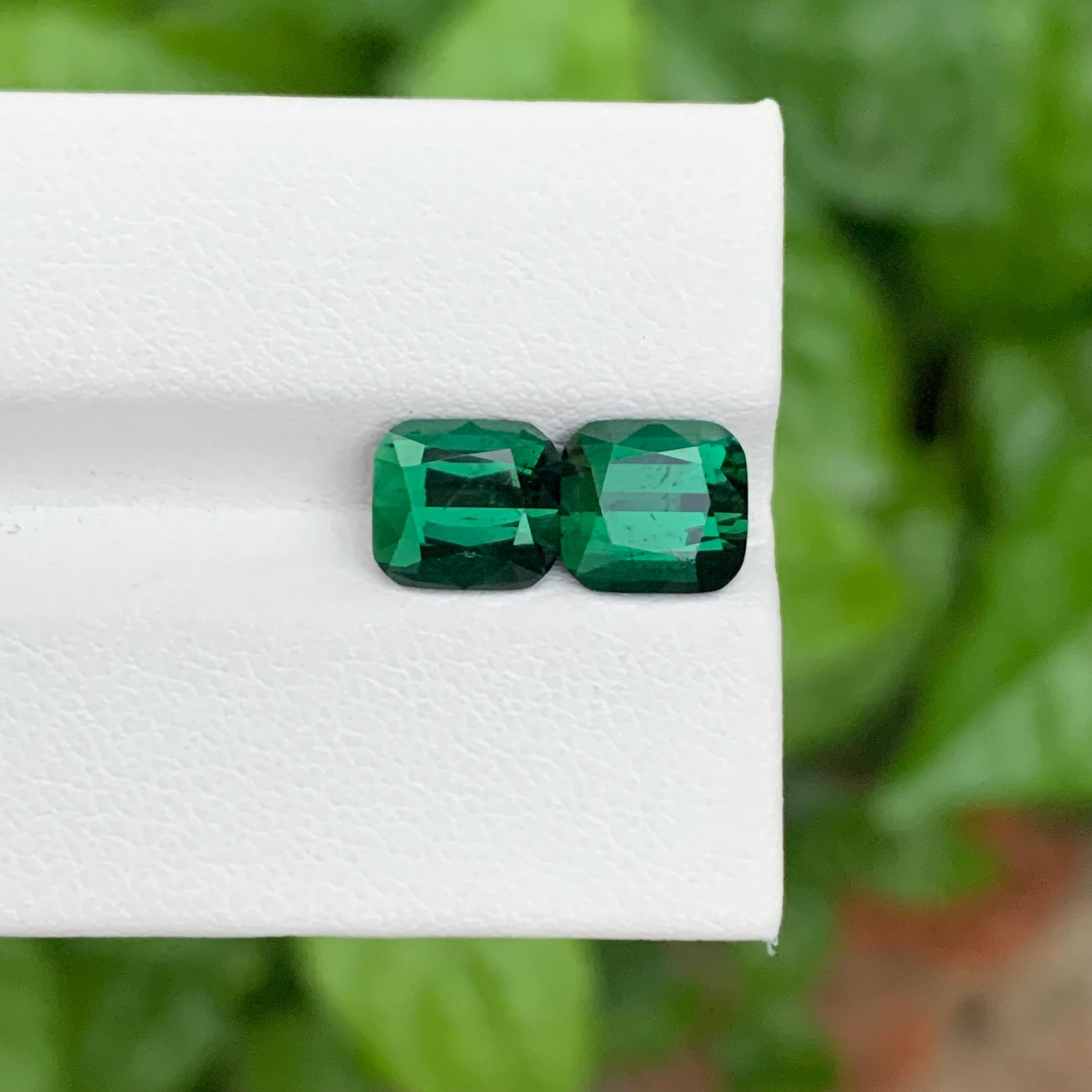 4.45 Carat Natural Loose Dark Green Tourmaline Pieces Cushion Shape Gemstone (pierre précieuse en forme de coussin) en vente 4