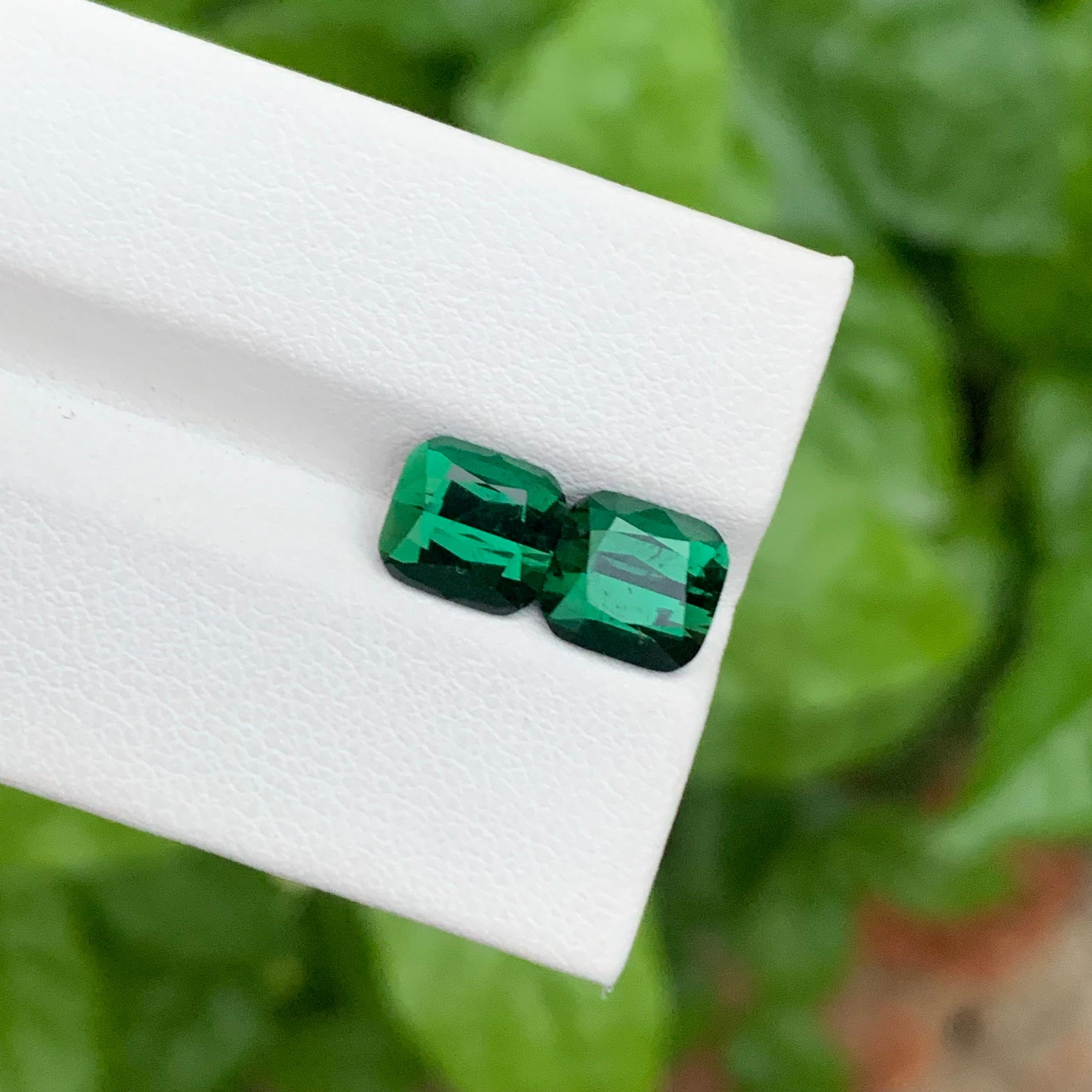 Arts and Crafts 4.45 Carat Natural Loose Dark Green Tourmaline Pieces Cushion Shape Gemstone (pierre précieuse en forme de coussin) en vente