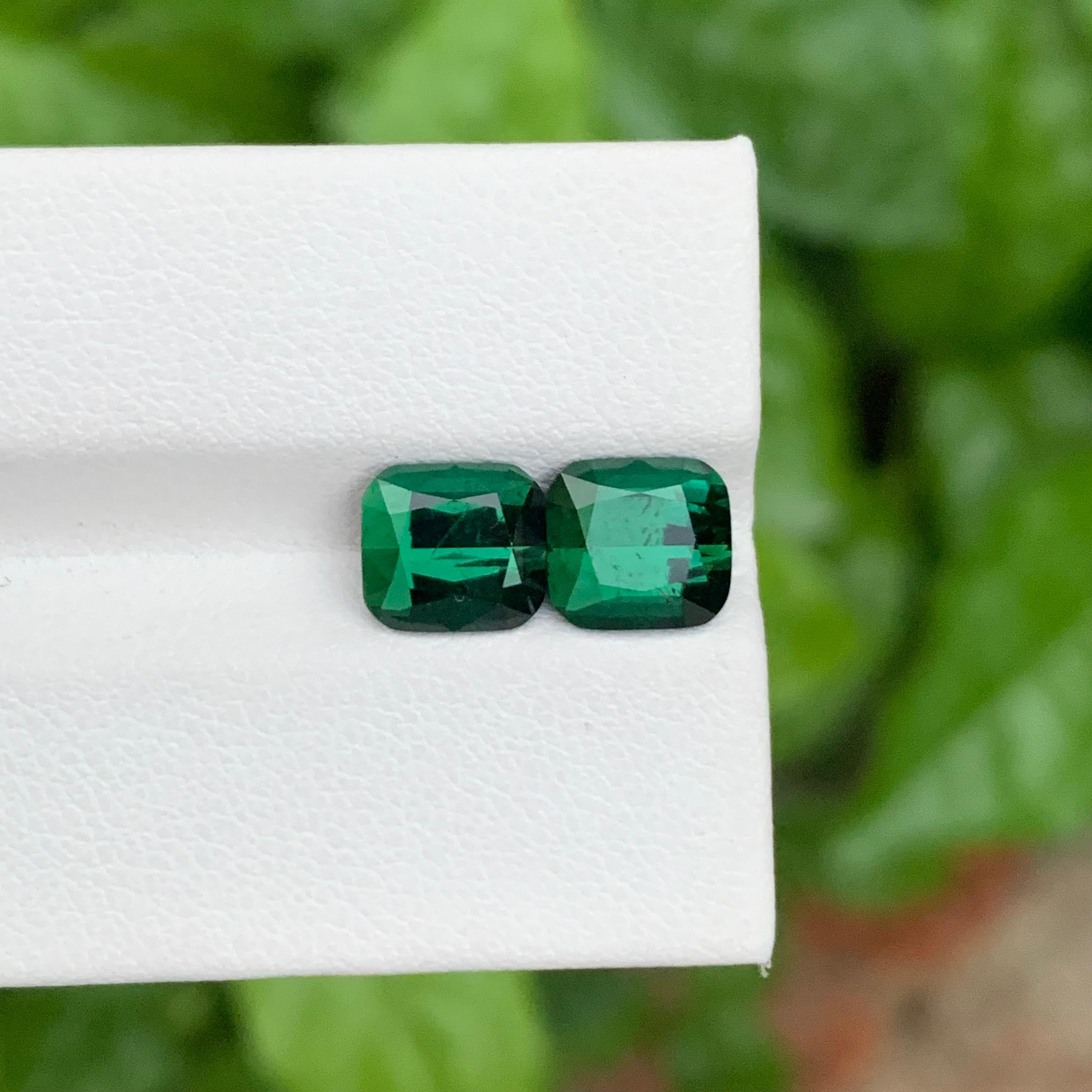 4.45 Carat Natural Loose Dark Green Tourmaline Pieces Cushion Shape Gemstone (pierre précieuse en forme de coussin) en vente 1