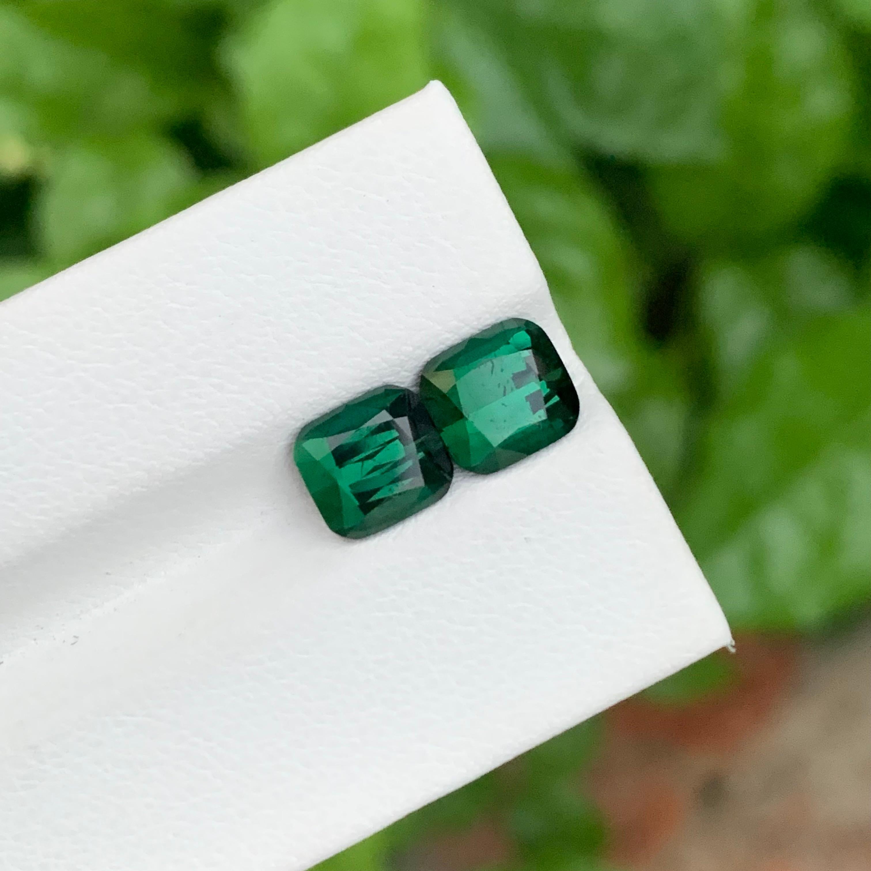 4.45 Carat Natural Loose Dark Green Tourmaline Pieces Cushion Shape Gemstone (pierre précieuse en forme de coussin) en vente 2