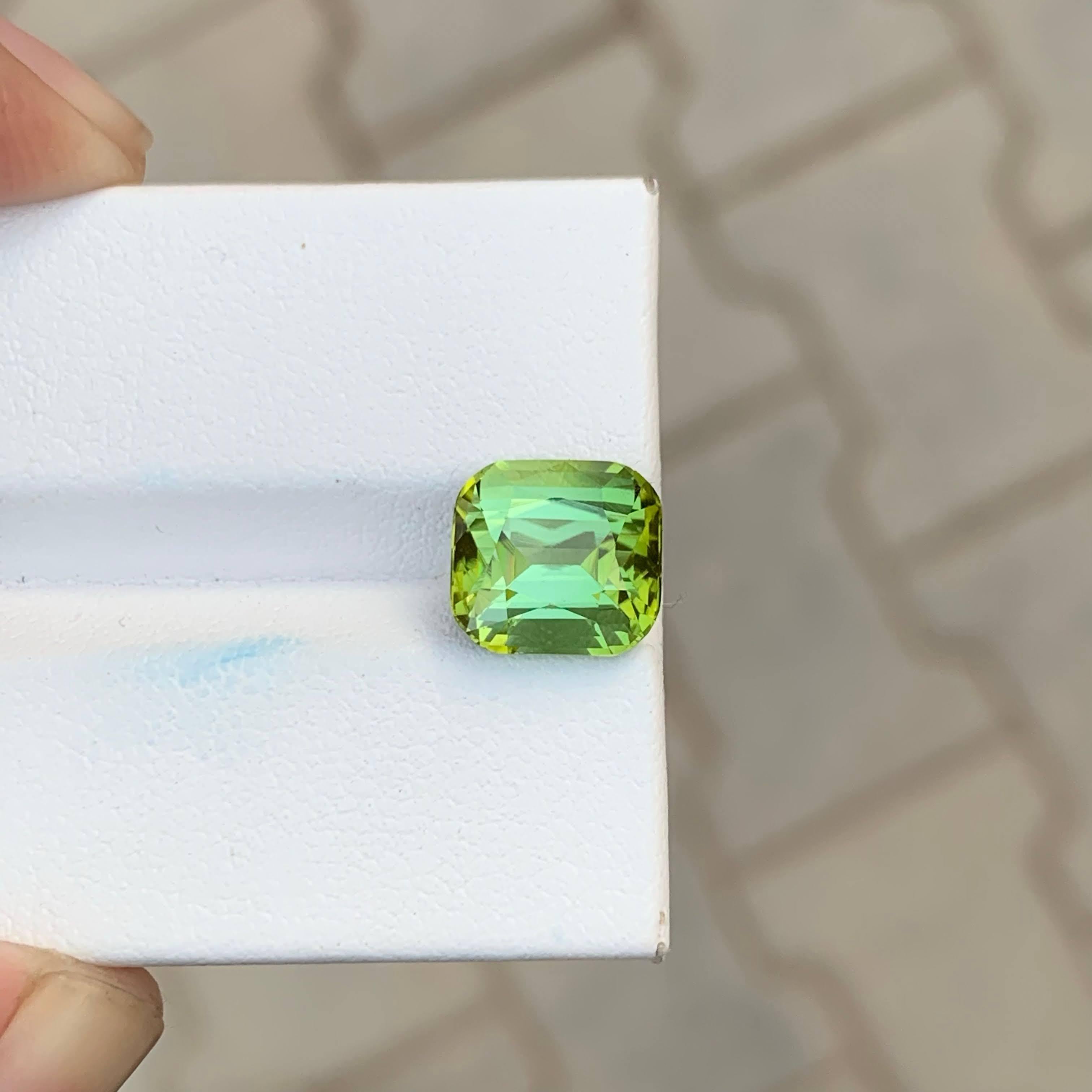 Moderno 4.45 Carat Natural Loose Green Tourmaline Stone Cushion Cut Afghan Gemstone in vendita