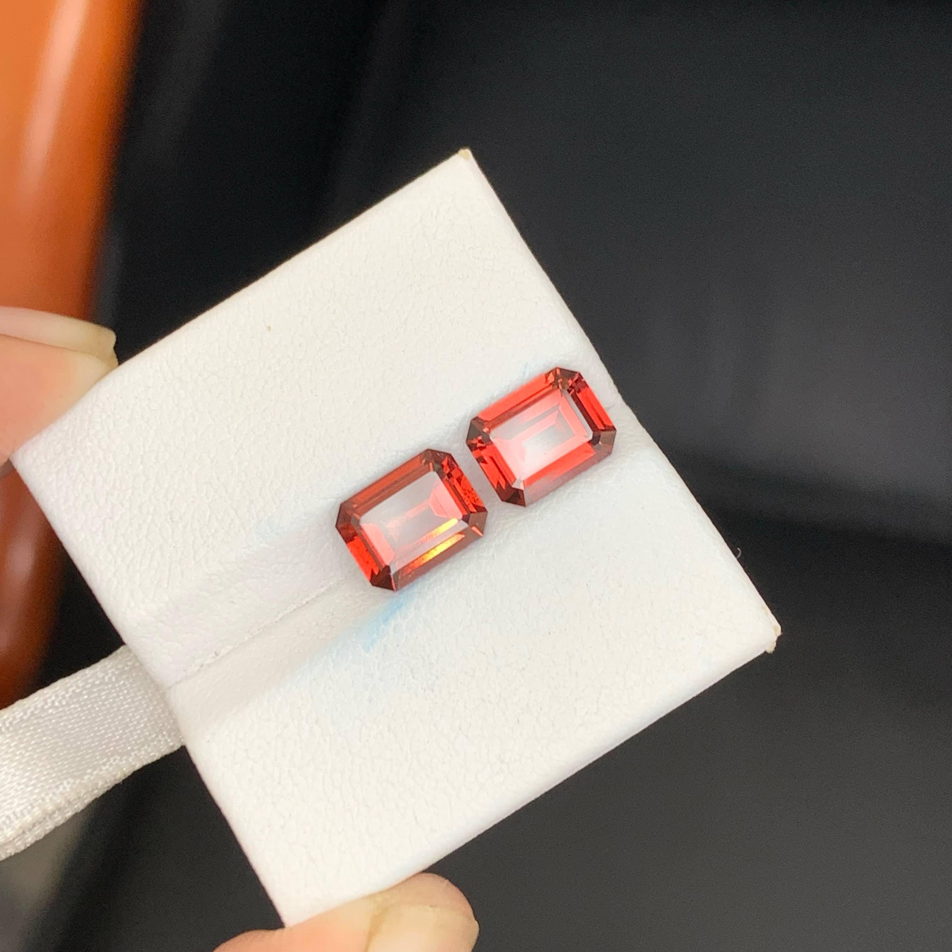 4,45 Karat Natürlicher loser Malaya Color Granat Paar Smaragdschliff Tansanischer Edelstein im Zustand „Neu“ im Angebot in Bangkok, TH