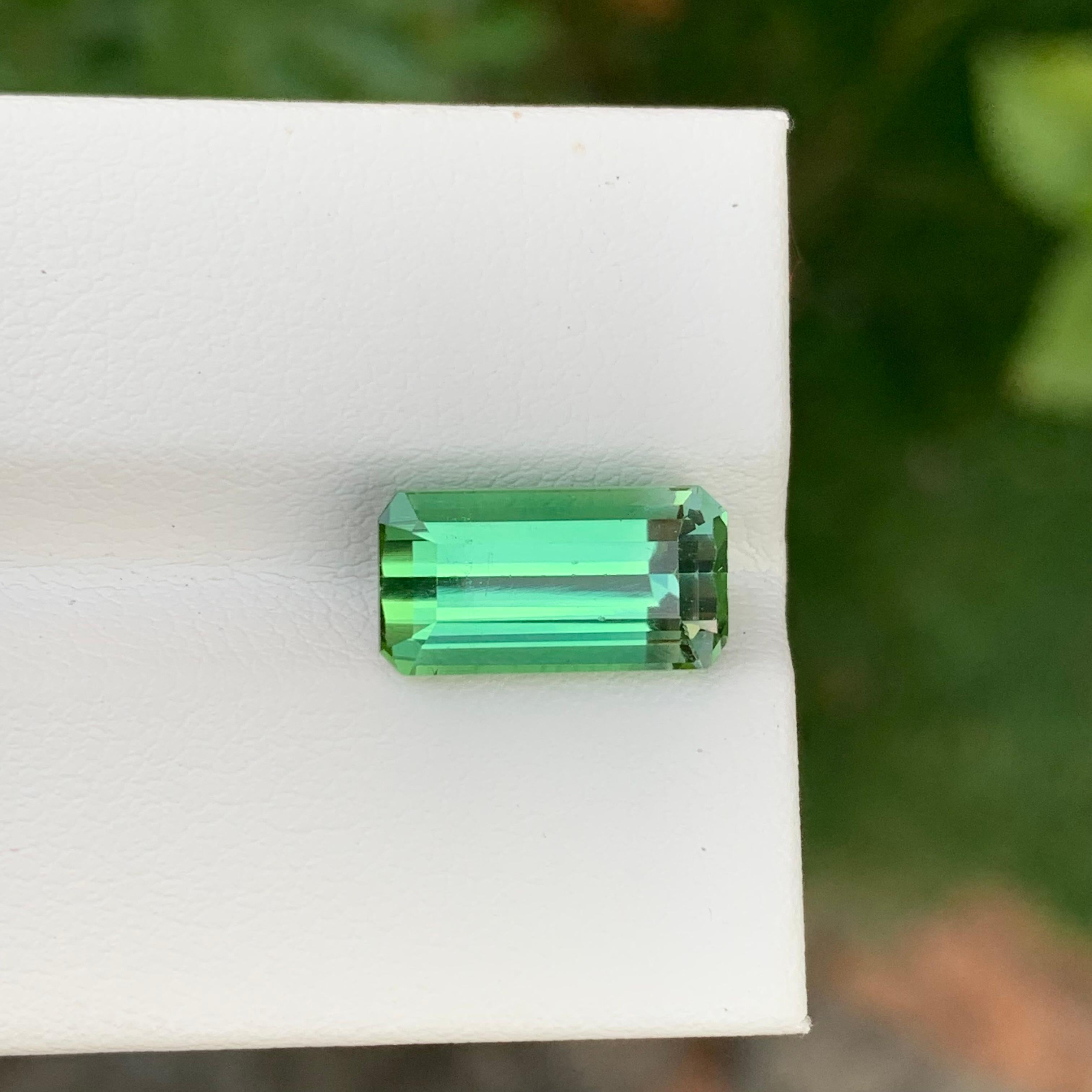 4.45 Carat Natural Loose Mint Green Tourmaline Emerald Shape Gem For Jewellery  In New Condition For Sale In Peshawar, PK