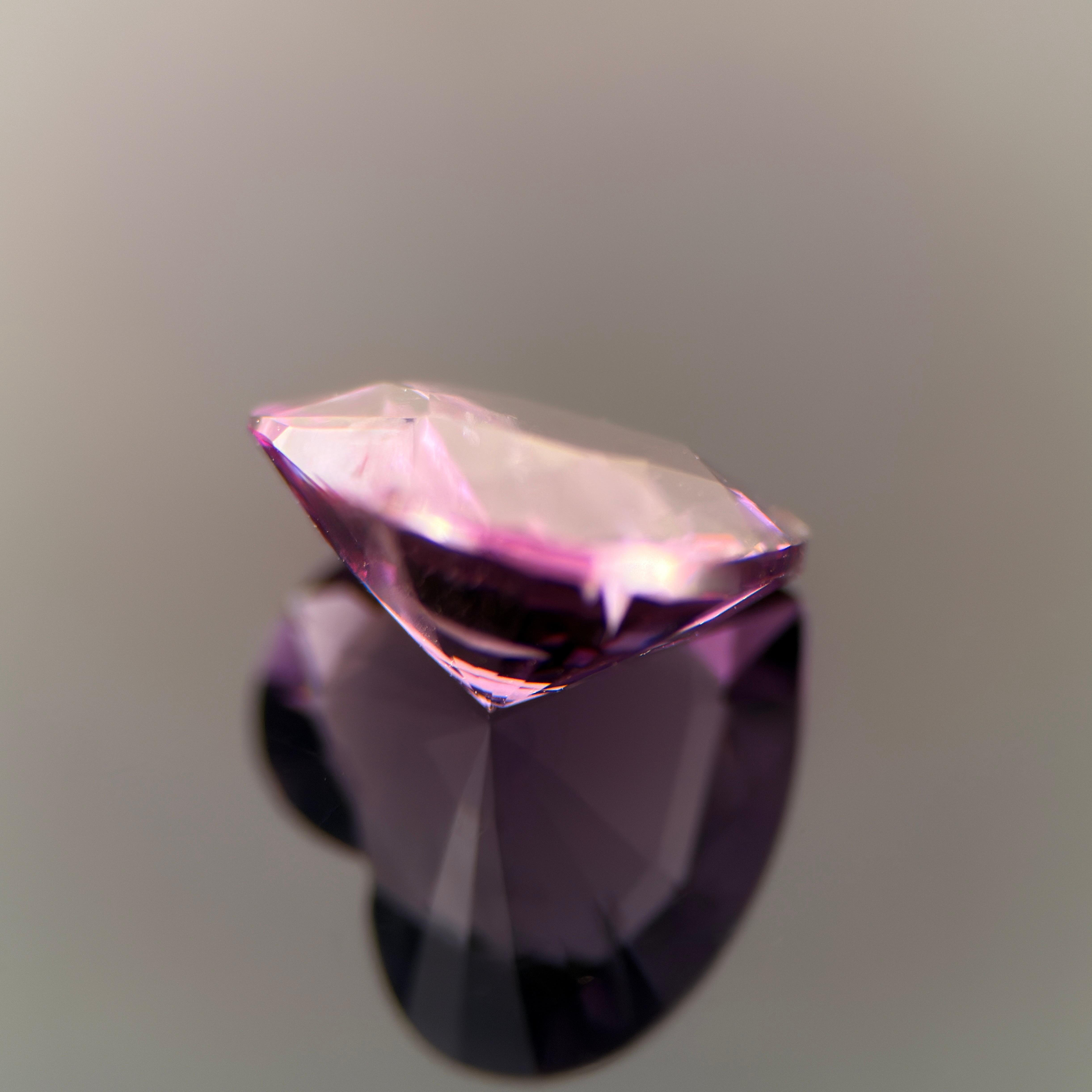 4,45-Karat natürlicher rosa violetter Spinell - Herzschliff, nahezu lupenrein, unbehandelt im Zustand „Neu“ im Angebot in Temse, BE