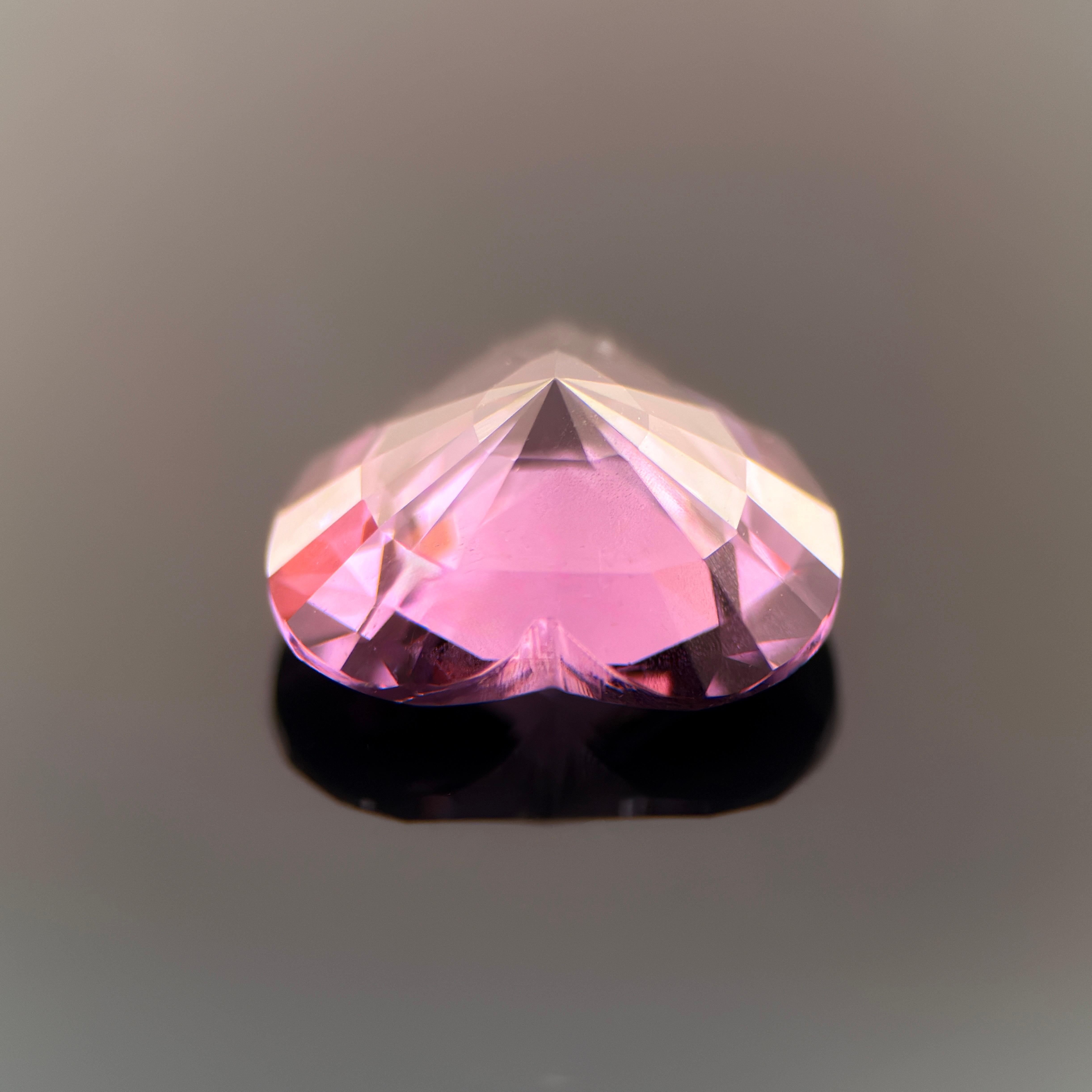 4,45-Karat natürlicher rosa violetter Spinell - Herzschliff, nahezu lupenrein, unbehandelt für Damen oder Herren im Angebot