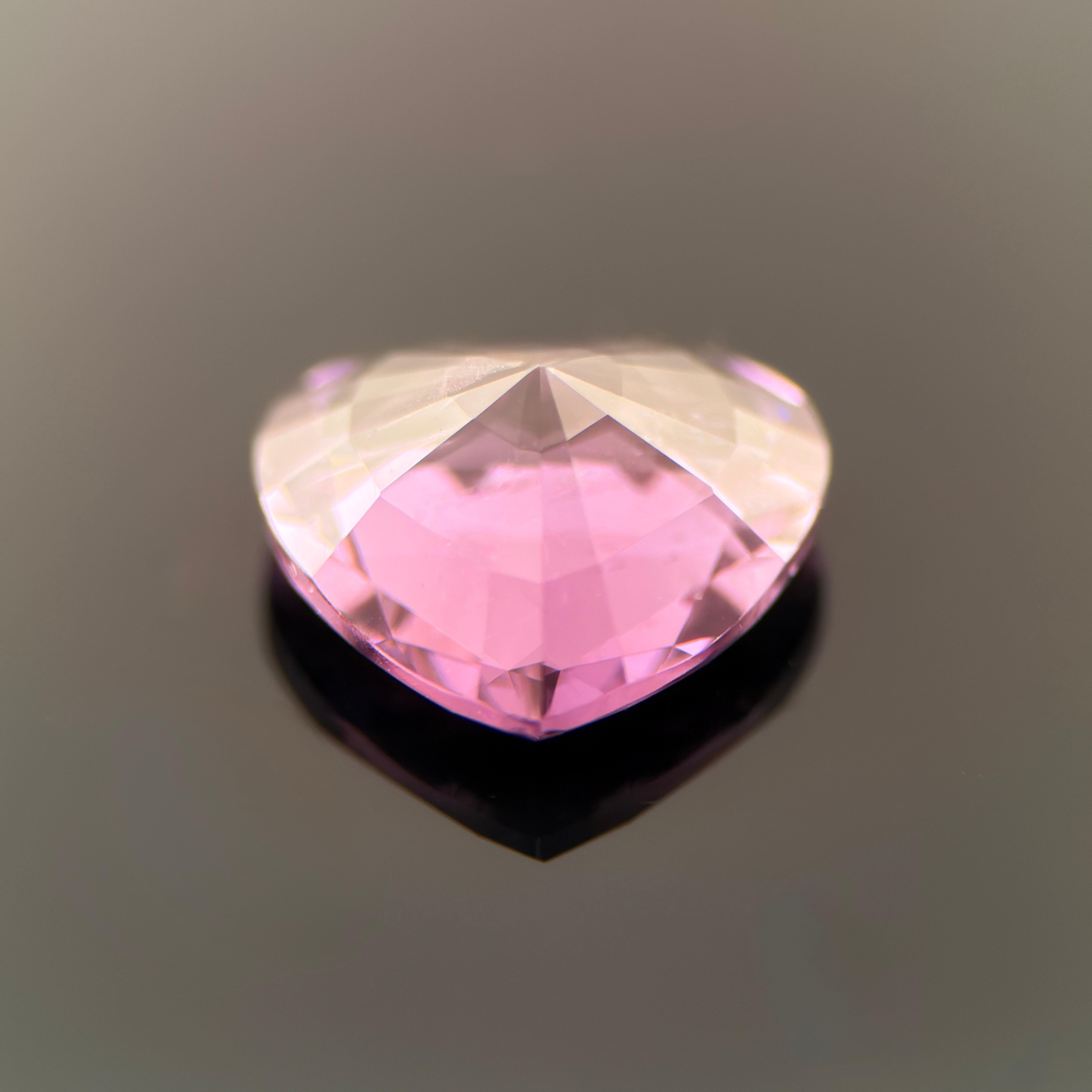 4,45-Karat natürlicher rosa violetter Spinell - Herzschliff, nahezu lupenrein, unbehandelt im Angebot 1