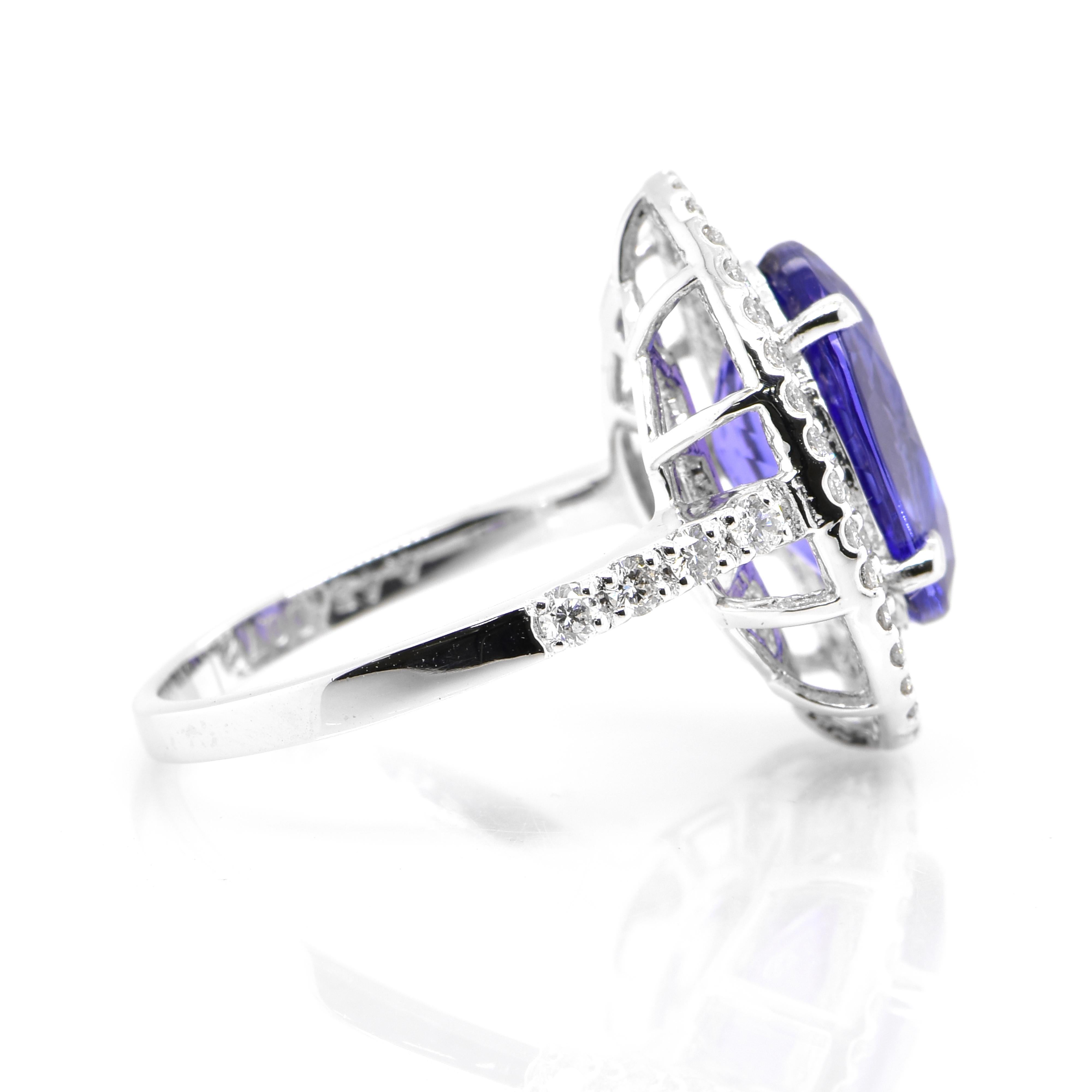 4.45 Carat Natural Tanzanite and Diamond Cocktail Ring Set in Platinum In New Condition For Sale In Tokyo, JP