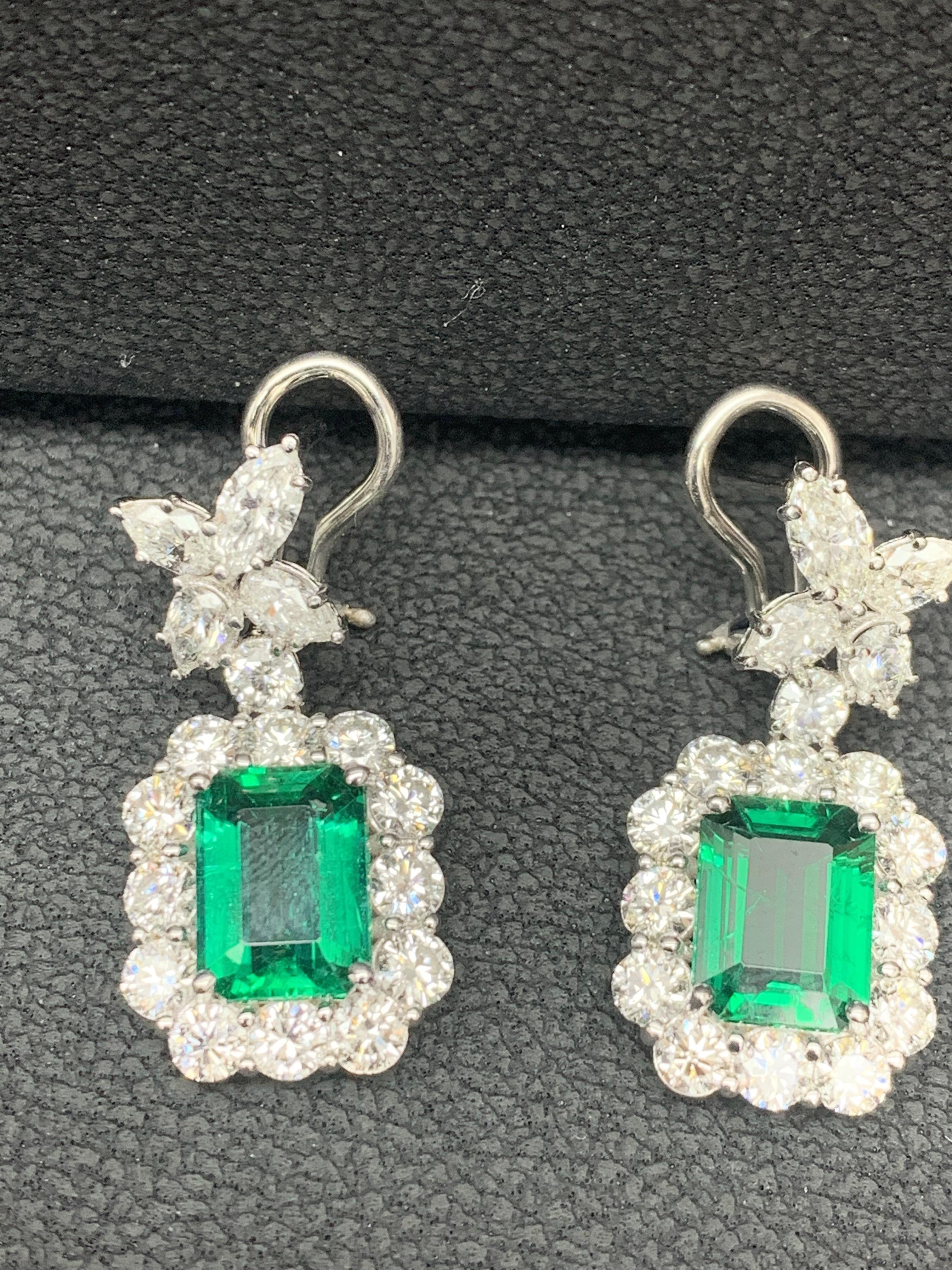 Boucles d'oreilles pendantes en or blanc 18 carats avec diamants et émeraudes taille émeraude de 4,45 carats en vente 4