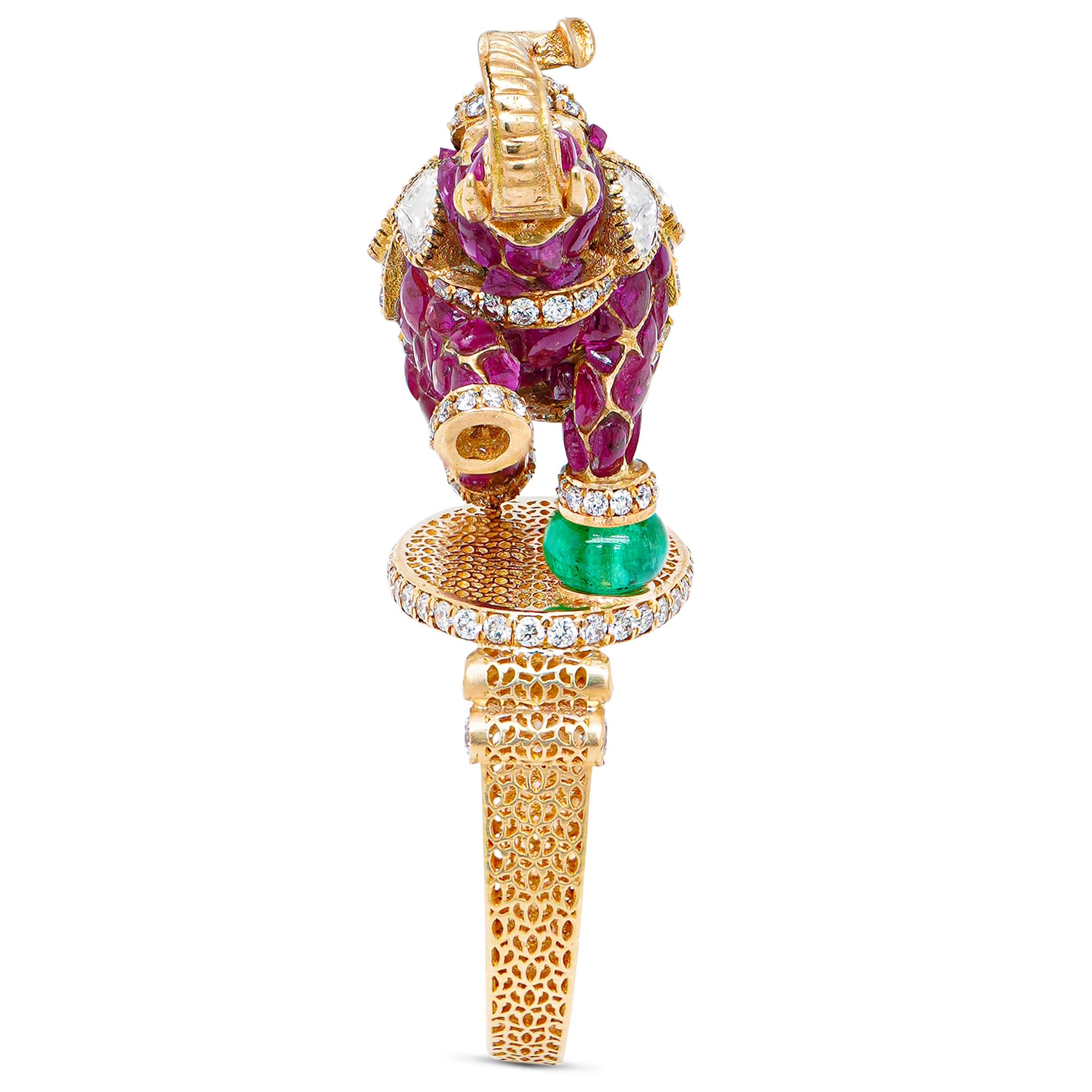 Art Nouveau Rubino da 4,45 carati ''Elefante danzante'' 2,24 carati di diamanti 18K RIng in vendita