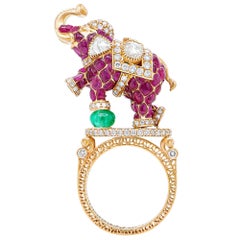 4,45 Karat Rubin „Dancing Elephant“ 2,24 Karat Diamant 18K RIng