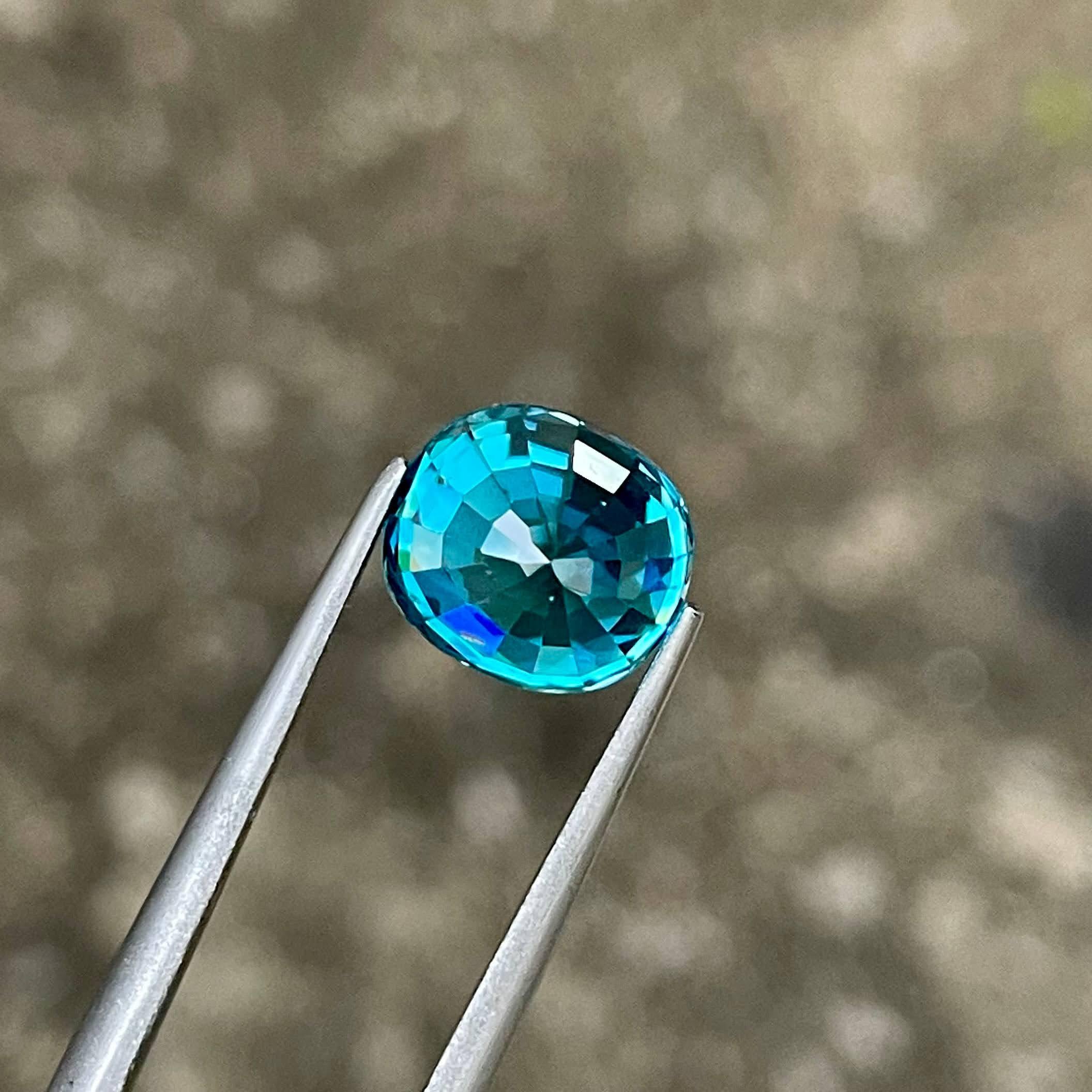 Women's or Men's 4.45 carats Blue Zircon Stone Oval Cut Natural Cambodian Gemstone For Sale