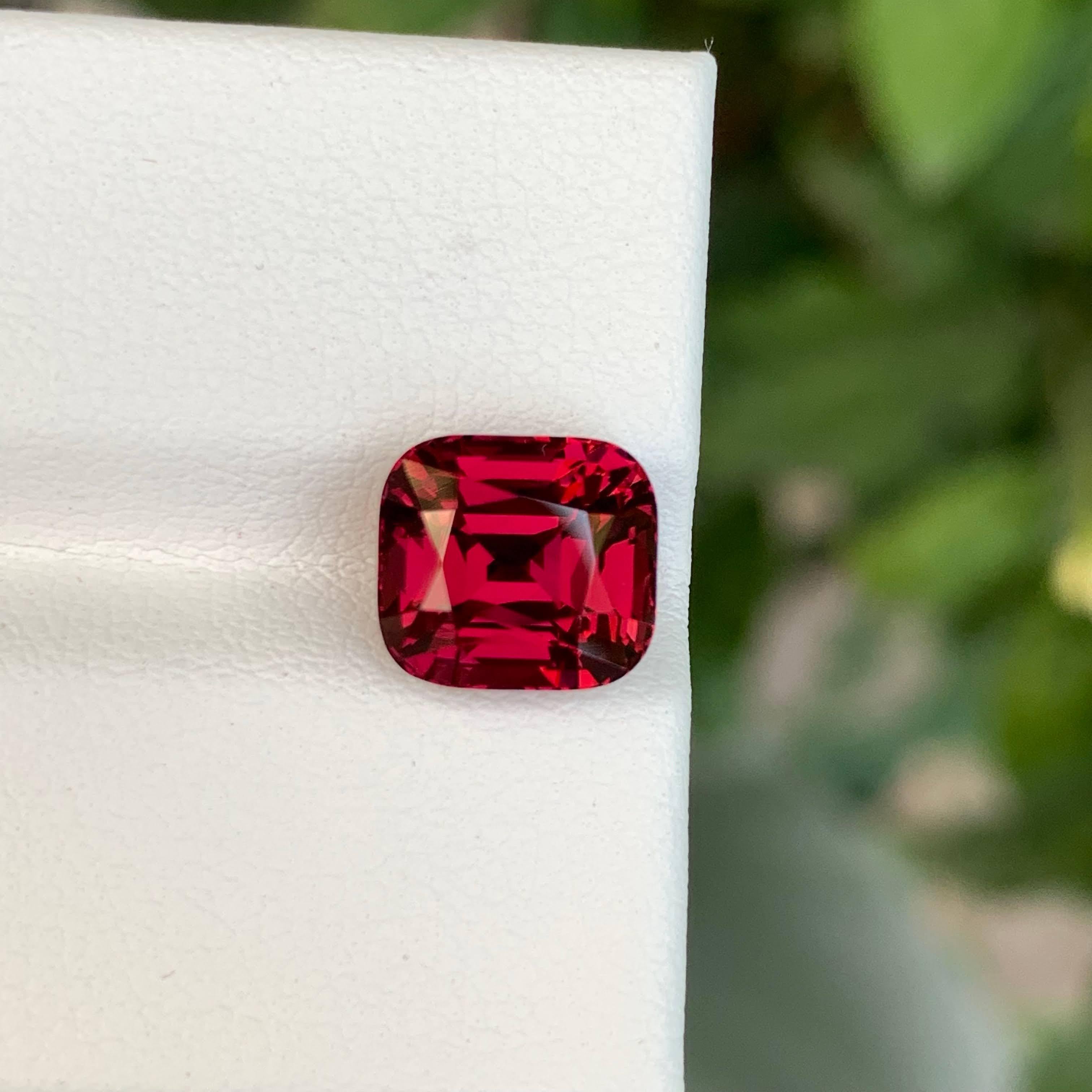da uomo o donna 4.45 carats Loose Pinkish Red Umbalite Garnet Stone Cushion Cut from Africa in vendita