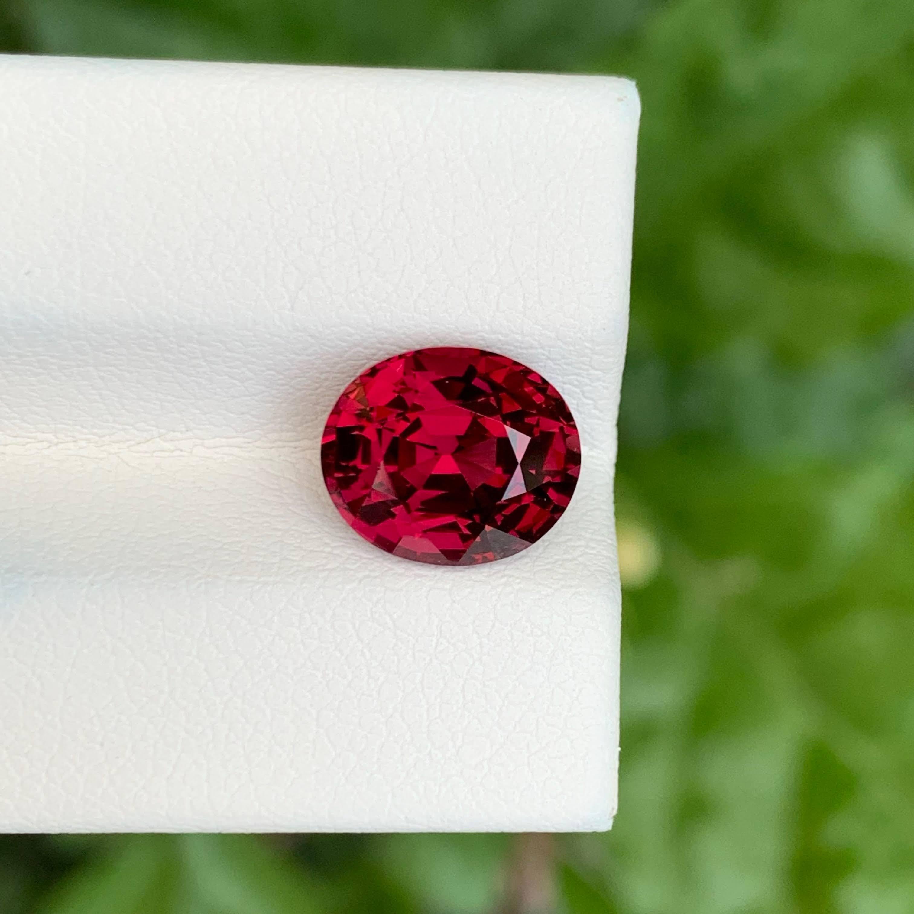 4,45 Karat Rosa-roter Umbalit-Granat-Stein im Ovalschliff Natürlicher afrikanischer Edelstein (Moderne) im Angebot