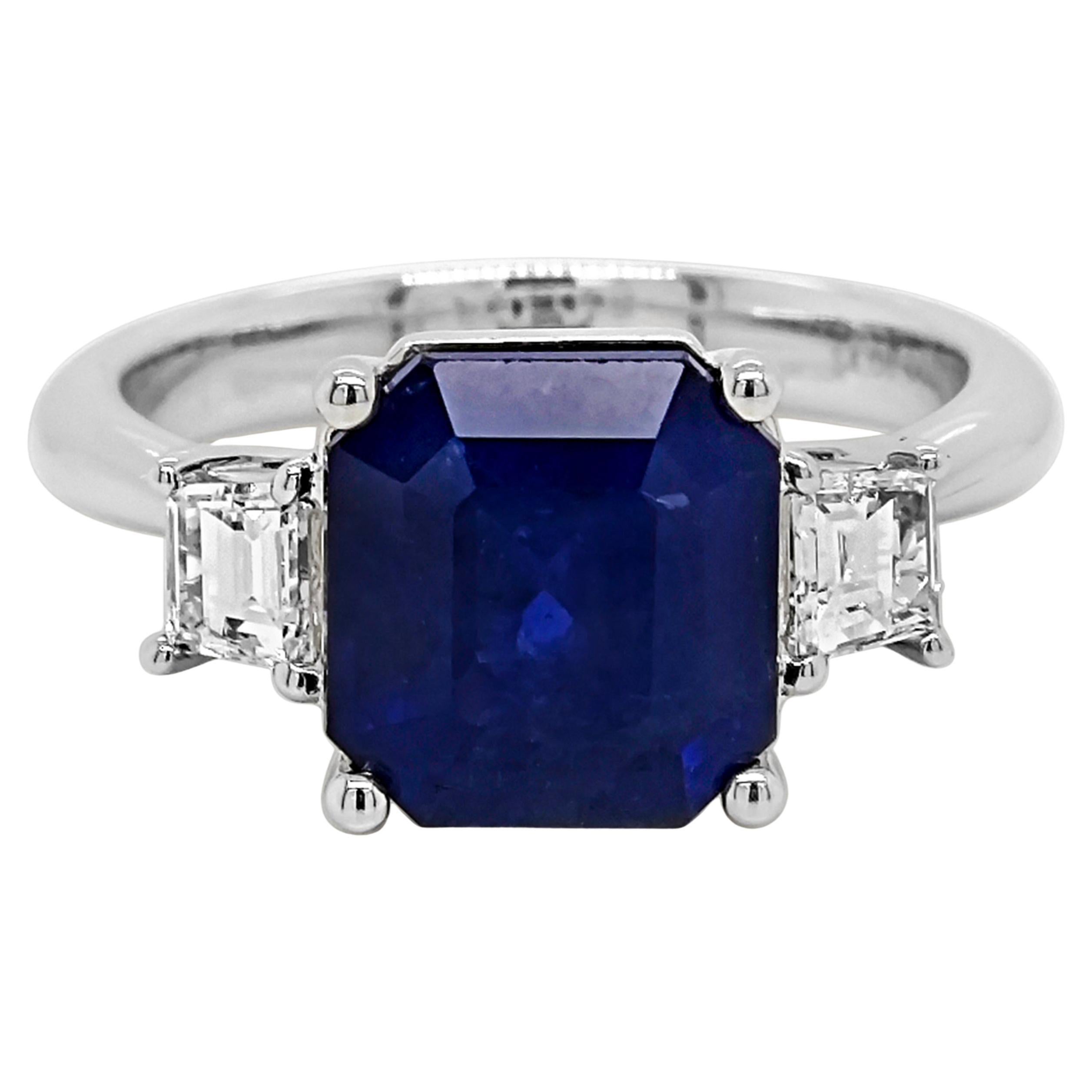 4.45 Carats Sapphire and White Diamond White Gold Ring For Sale