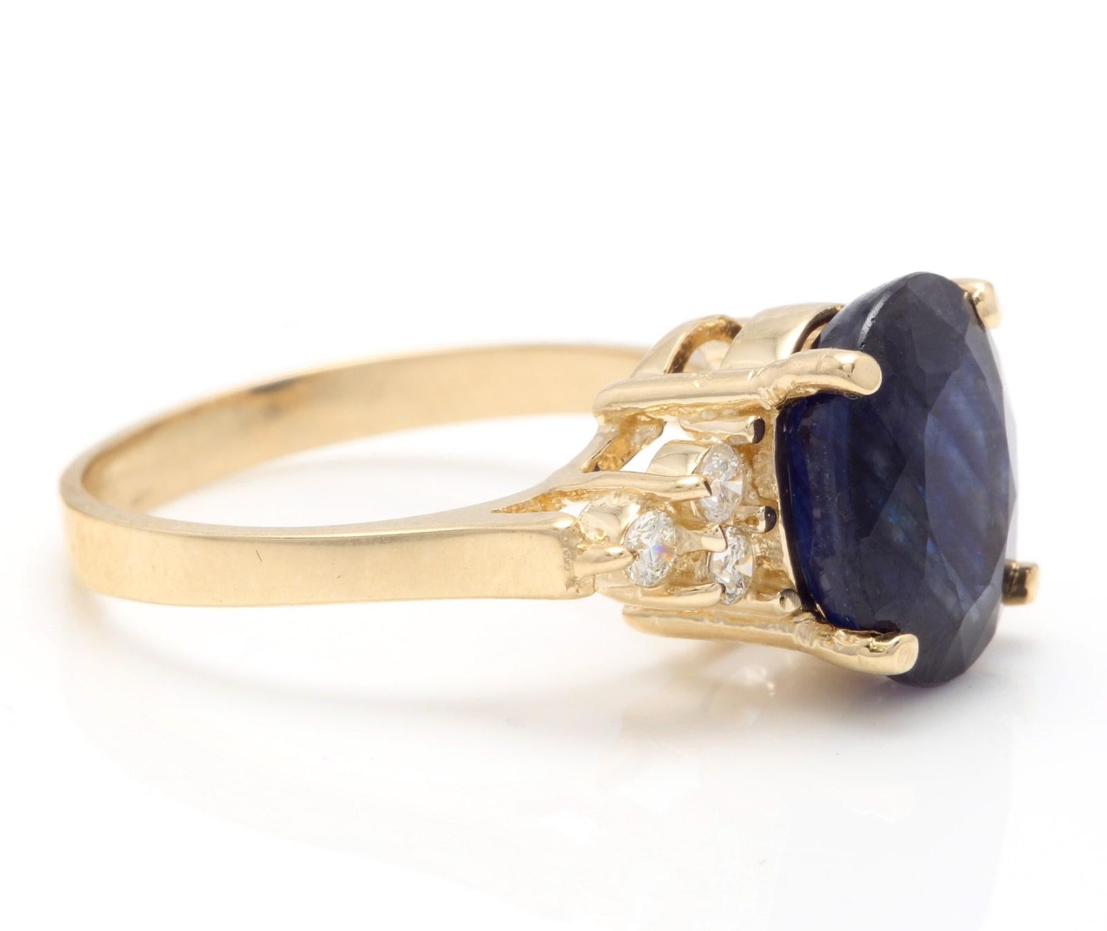 Mixed Cut 4.45 Ct Exquisite Natural Blue Sapphire and Diamond 14K Solid Yellow Gold Ring For Sale