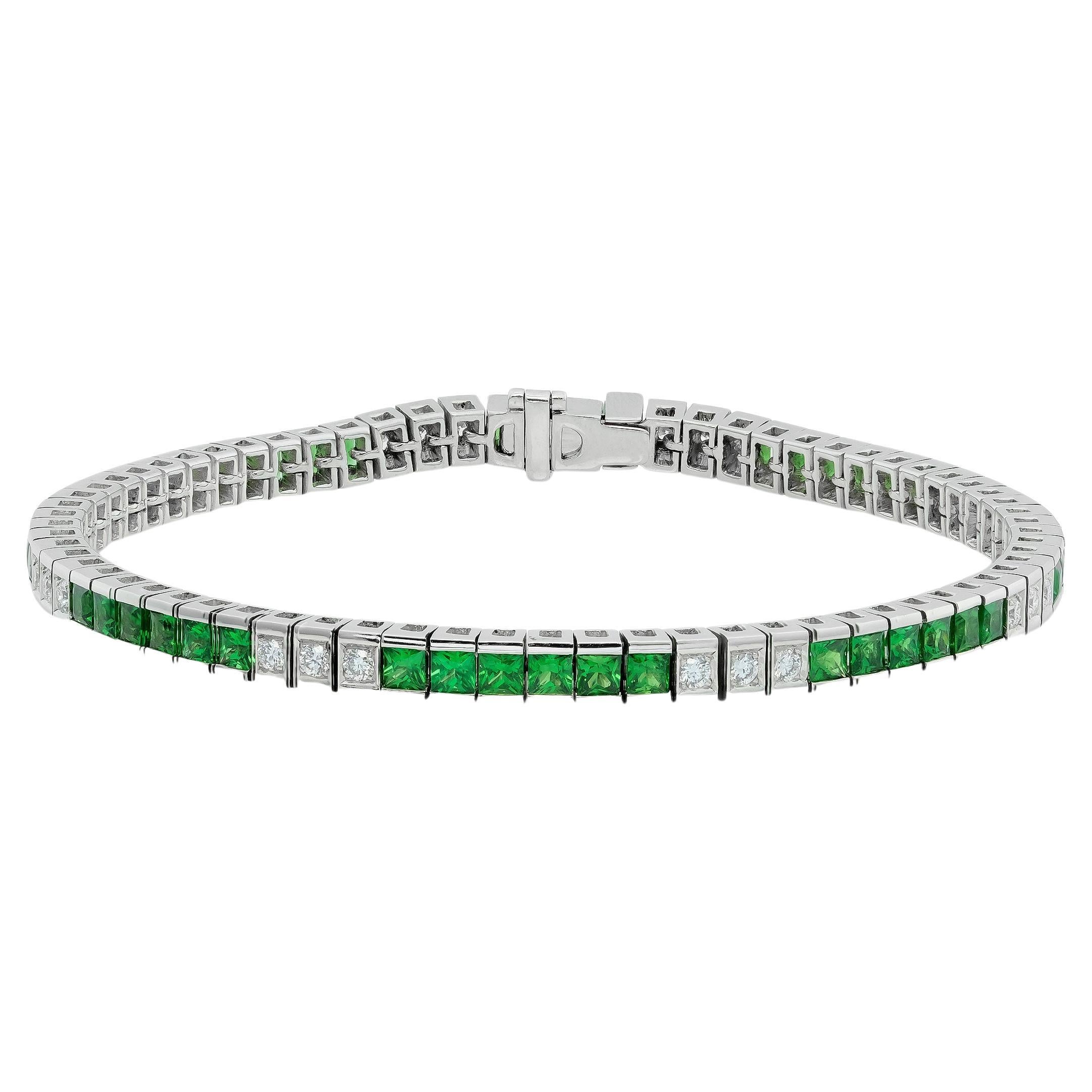 4.45 cts Natural Tsavorite 
0.59 cts Diamonds 14K White Gold Bracelet