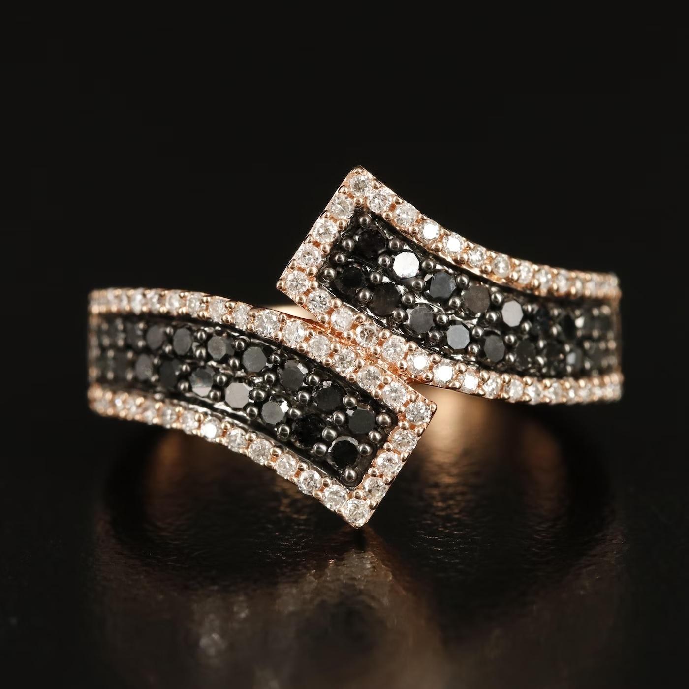 Karen Marchesa Designer ring - stamped KRN / 14K

NEW WITH TAGS, Tag Price $4450

1.05 CWT diamond (G / SI) white and Black Diamond, all natural

14K gold, stamped 14K

Head turner, statement piece. 

The ring is size 7.25 US size and can be