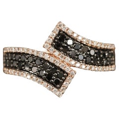 $4450 / Neu / Karen Marchesa Designer Bypass-Ring / 1,05 CT Diamant / 14K Gold
