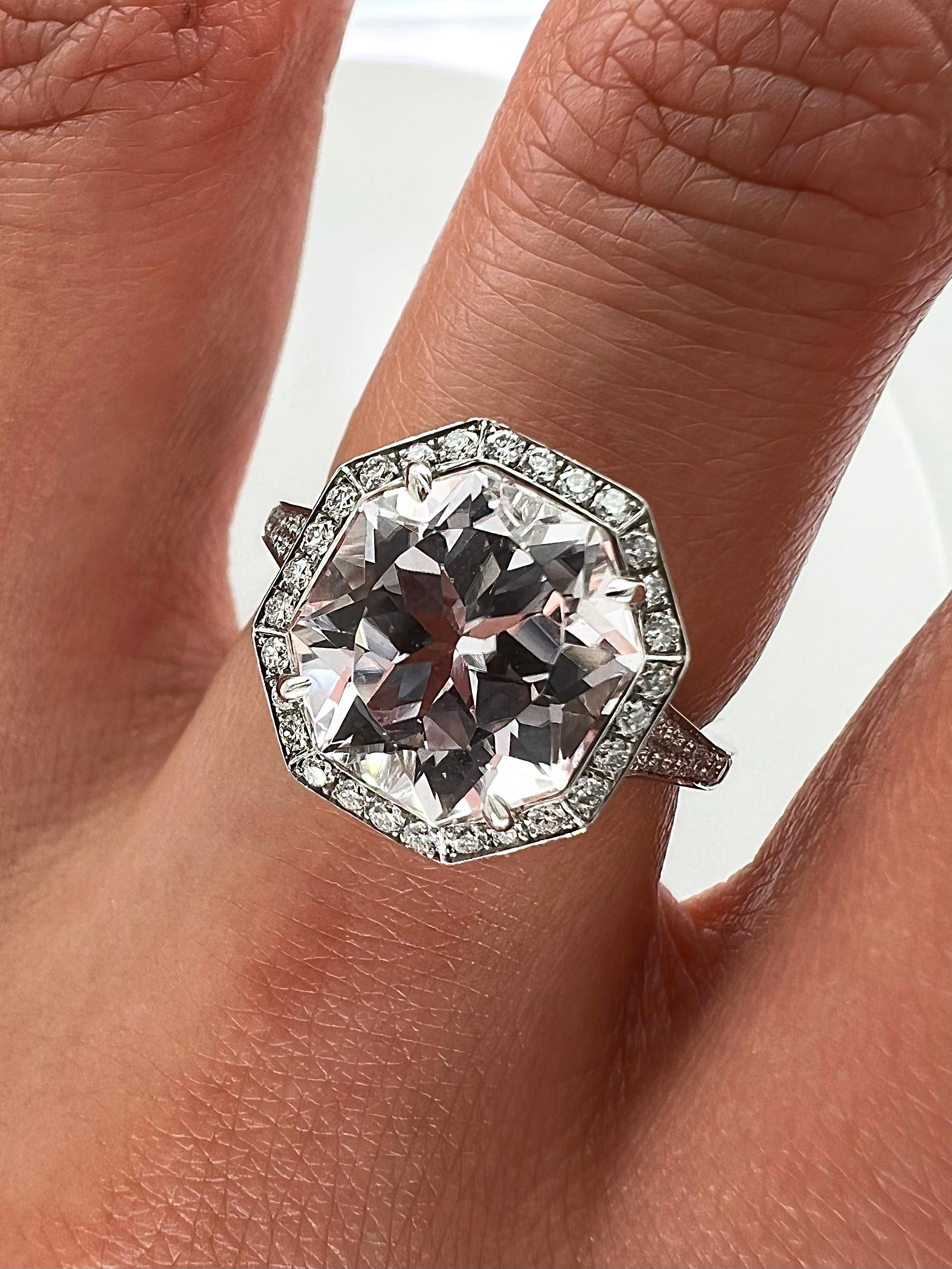 Bague pour femme en kunzite de 4,45 carats au total et halo de diamants sertis en pavé Unisexe en vente