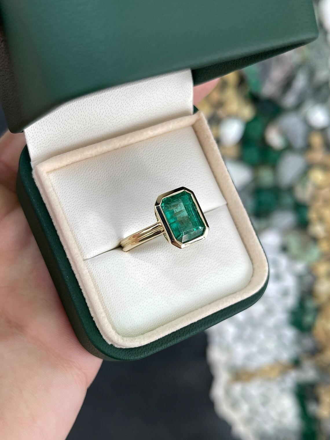 Taille émeraude 4.45ct 14K Emerald Cut Natural Emerald Solitaire Split Shank Engagement Ring en vente