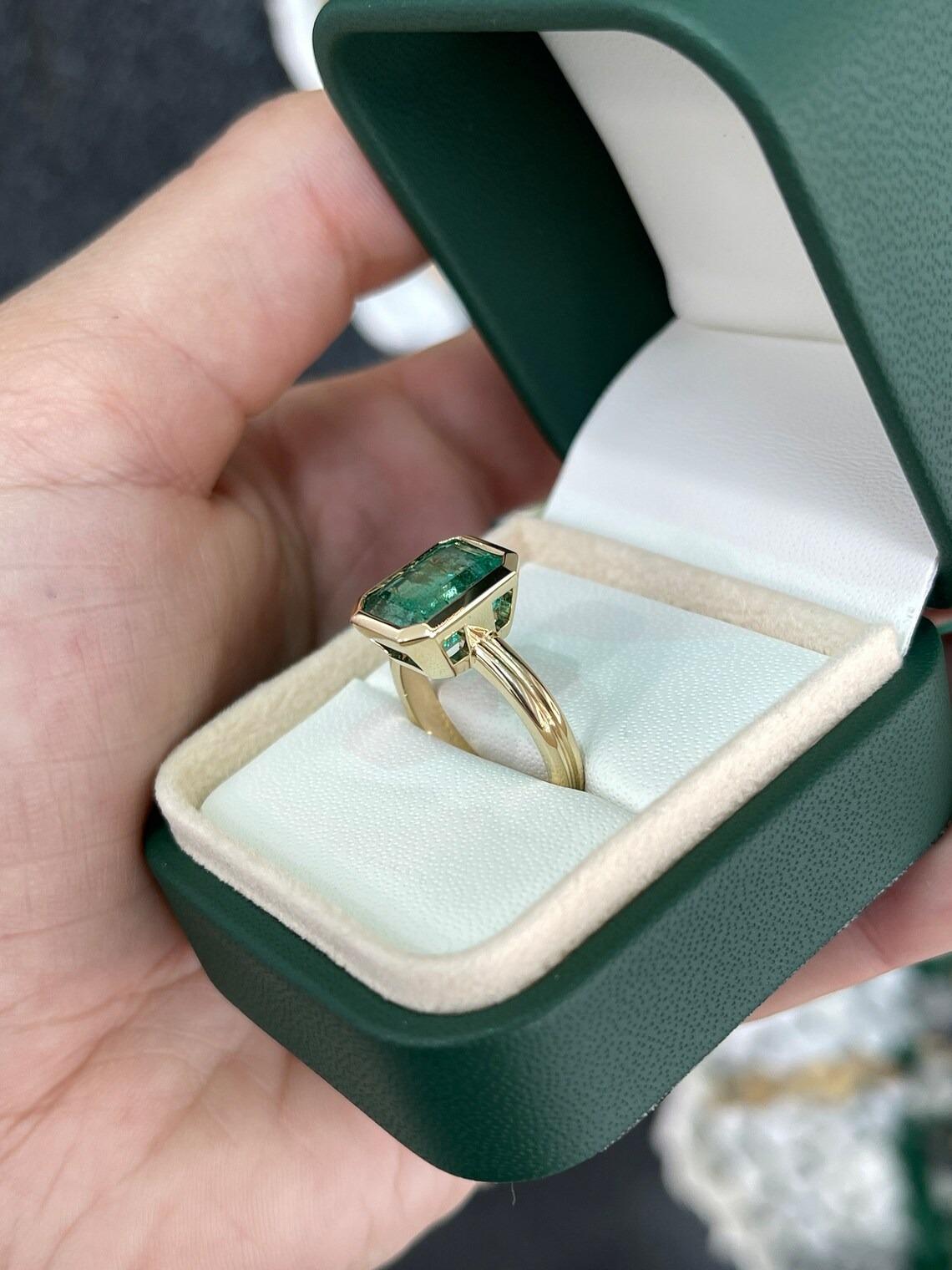 4.45ct 14K Emerald Cut Natural Emerald Solitaire Split Shank Engagement Ring Neuf - En vente à Jupiter, FL