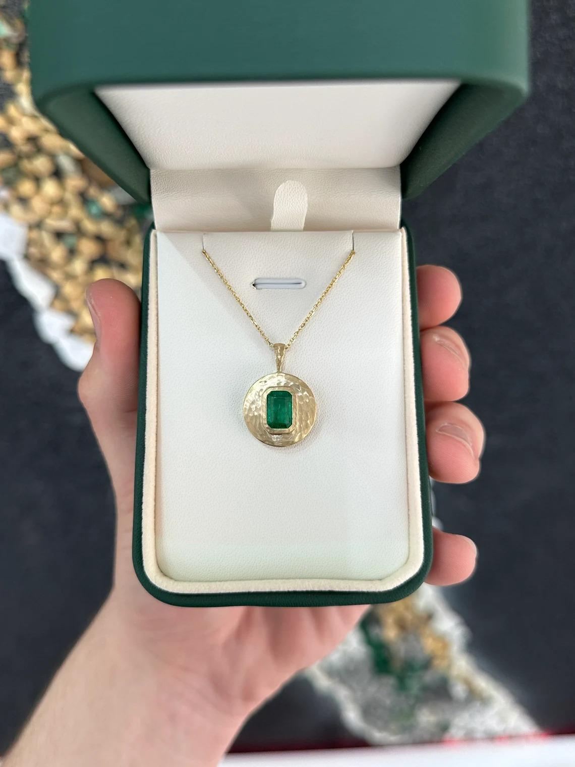 4,45ct 14K Natural Vivid Lush Green Emerald Cut Smaragd Solitaire Bezel Anhänger im Angebot 1